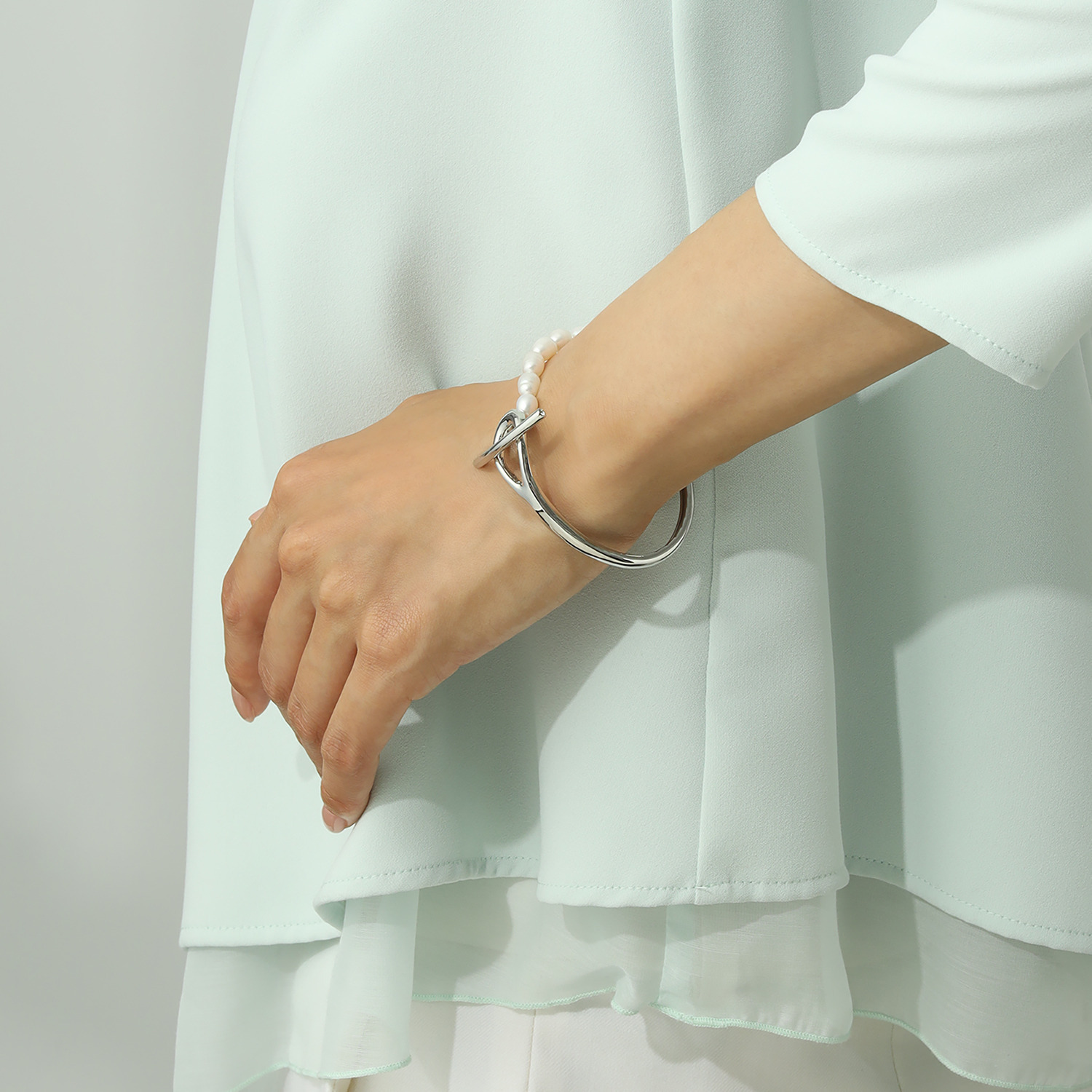 ＹＵＩＤＡＭＡ 淡水パール＆ プレシオサ社製 クリスタルガラス メタルデザイン スタイリッシュ ブレスレット