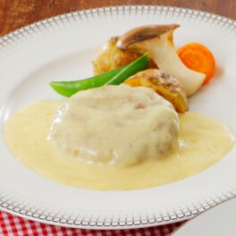創業１００年！ ＭＣＣ洋食屋さんの ふっくらジューシー ハンバーグ ＜とろーりまろやか 濃厚チーズソース＞