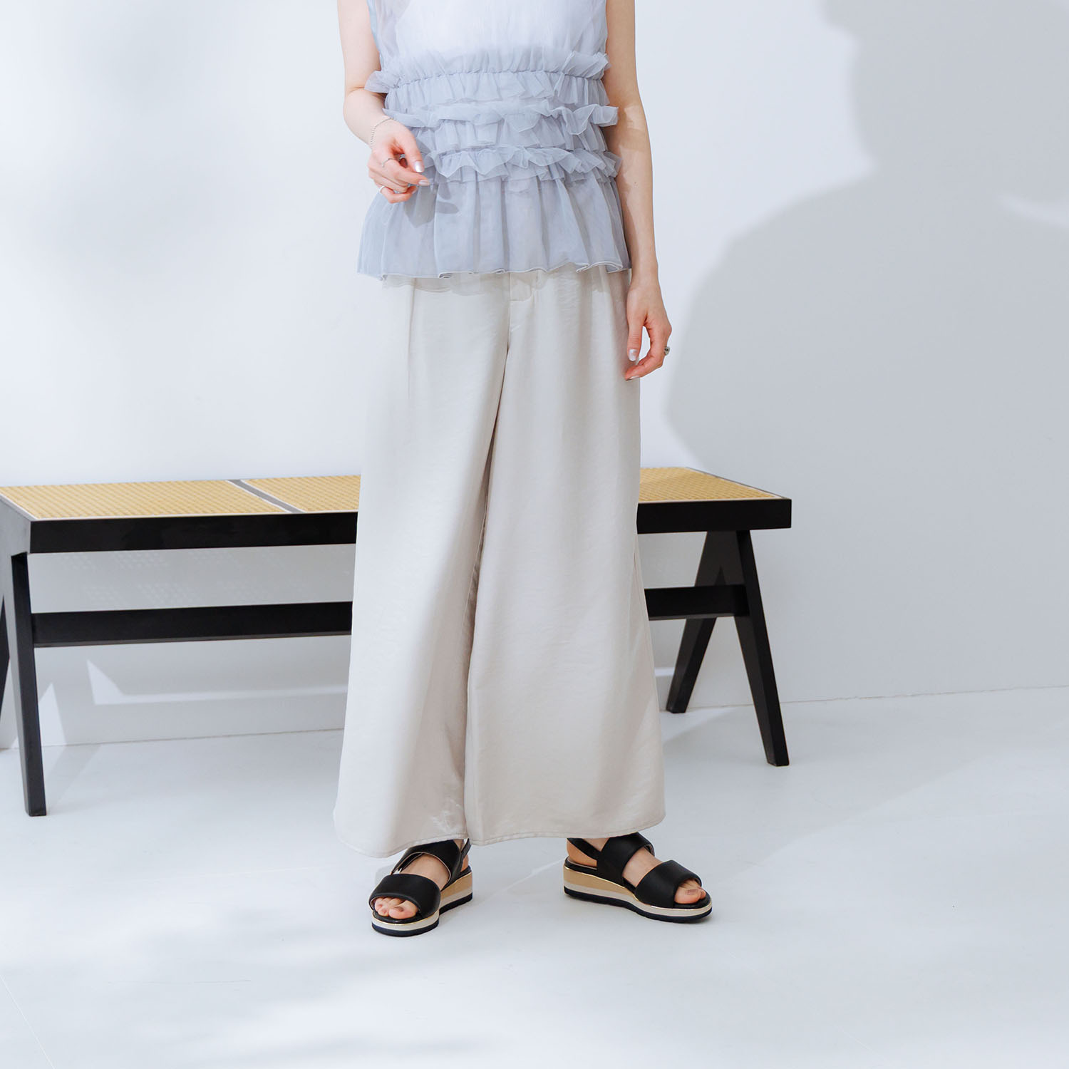 卑弥呼 ソフトシープレザー フレキシブルベルト パデットサンダル