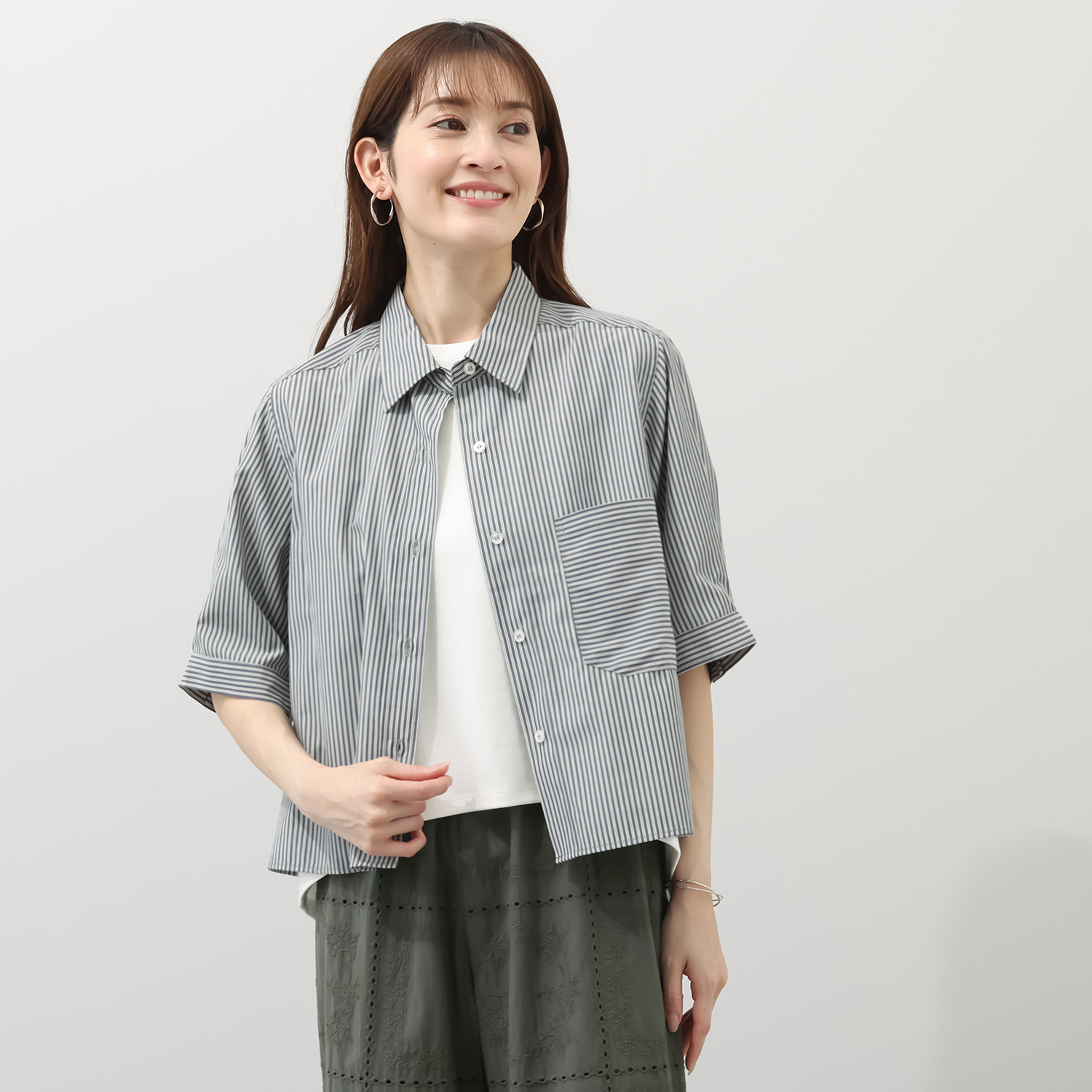 リラリー シャツ