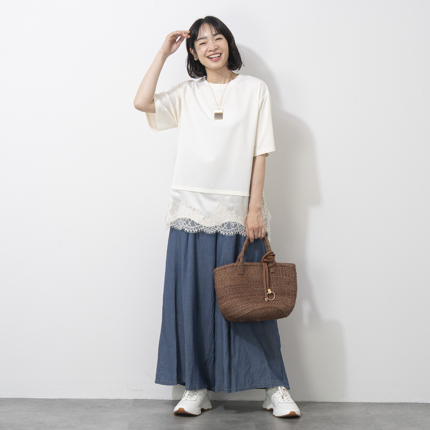 オン　ザ　エッジ サテンとレースで華やか １枚でもレイヤードでも コーディネイトに使える！ 接触冷感 半袖プルオーバー