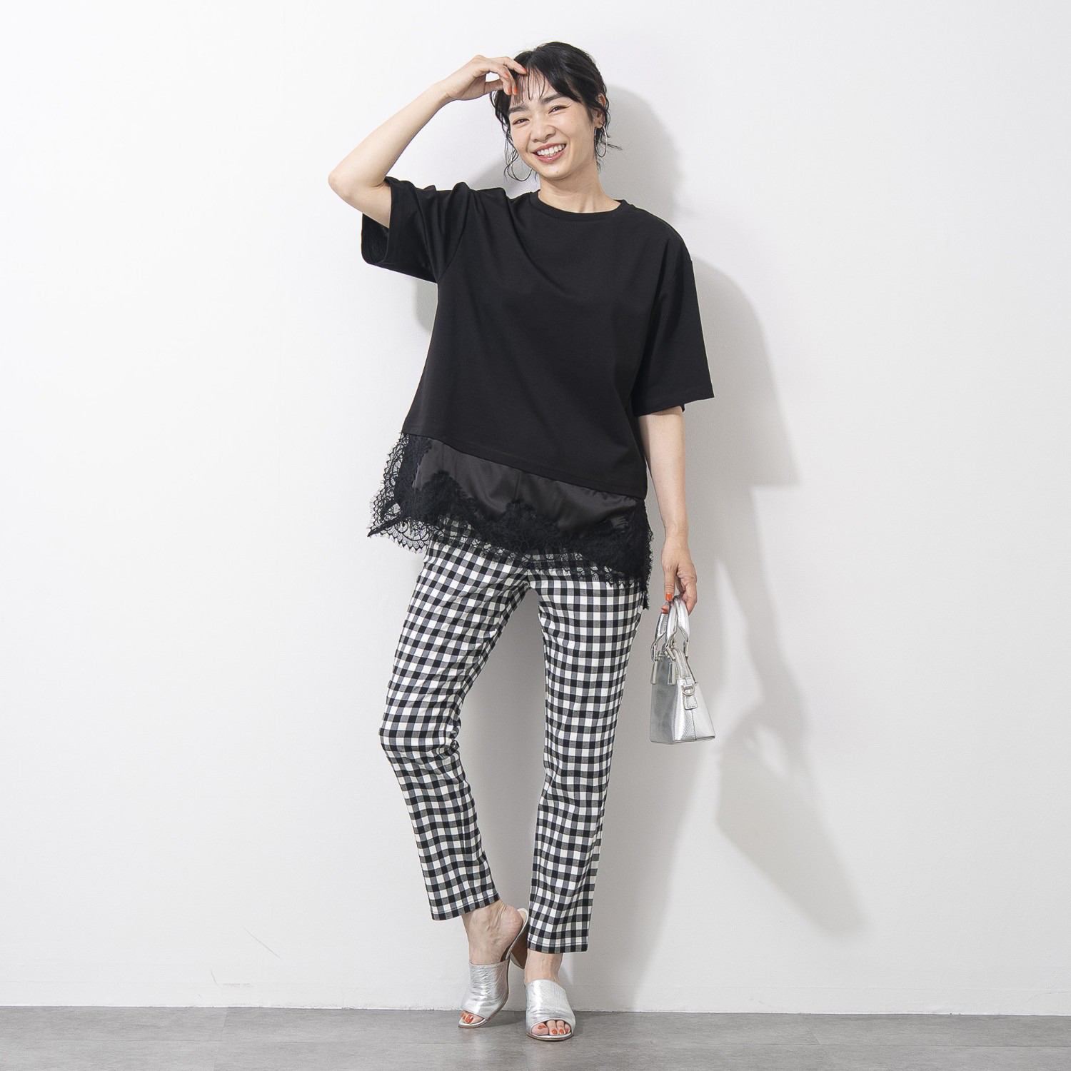 オン　ザ　エッジ サテンとレースで華やか １枚でもレイヤードでも コーディネイトに使える！ 接触冷感 半袖プルオーバー