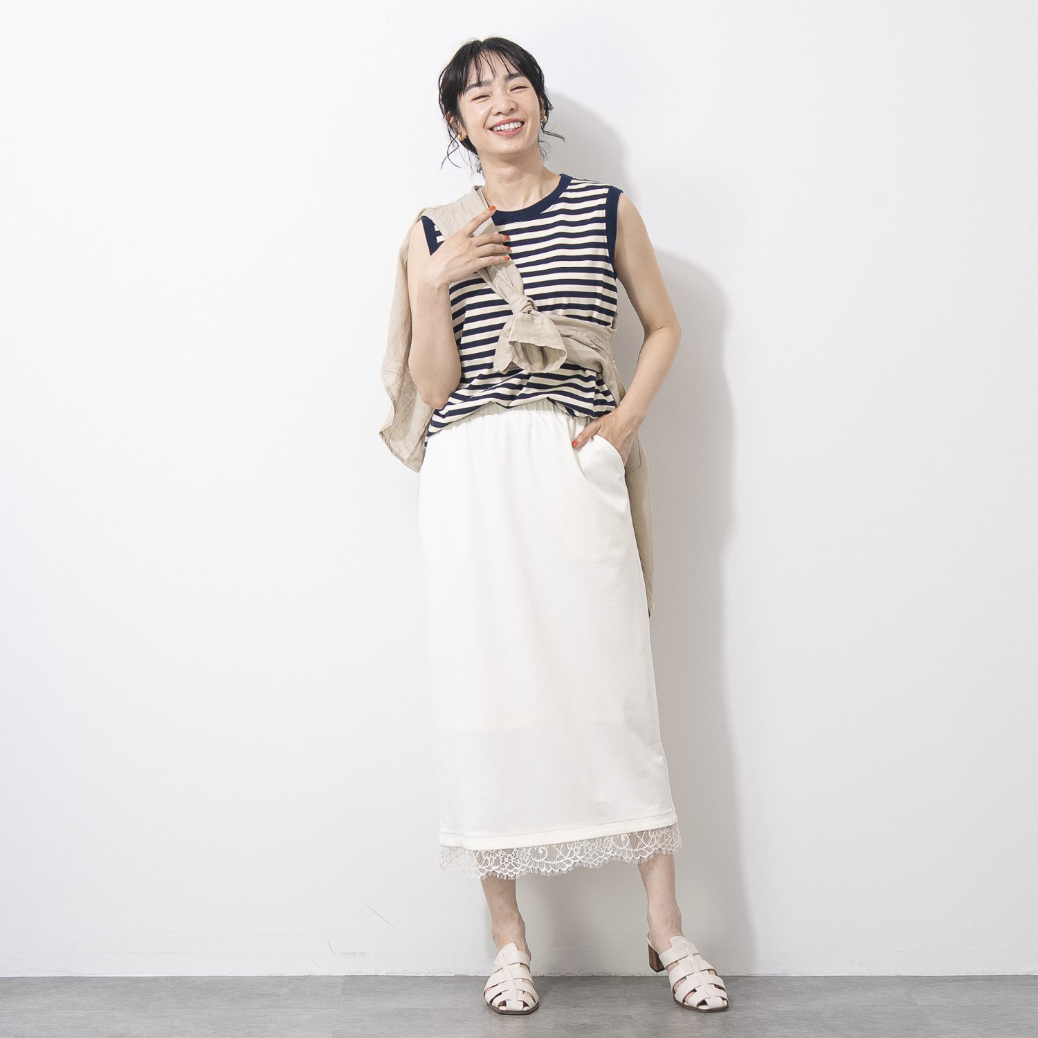 オン　ザ　エッジ 裾レースとＩラインが大人 ウエストマルっとゴム仕様 接触冷感が気持ちいい スリットナロースカート