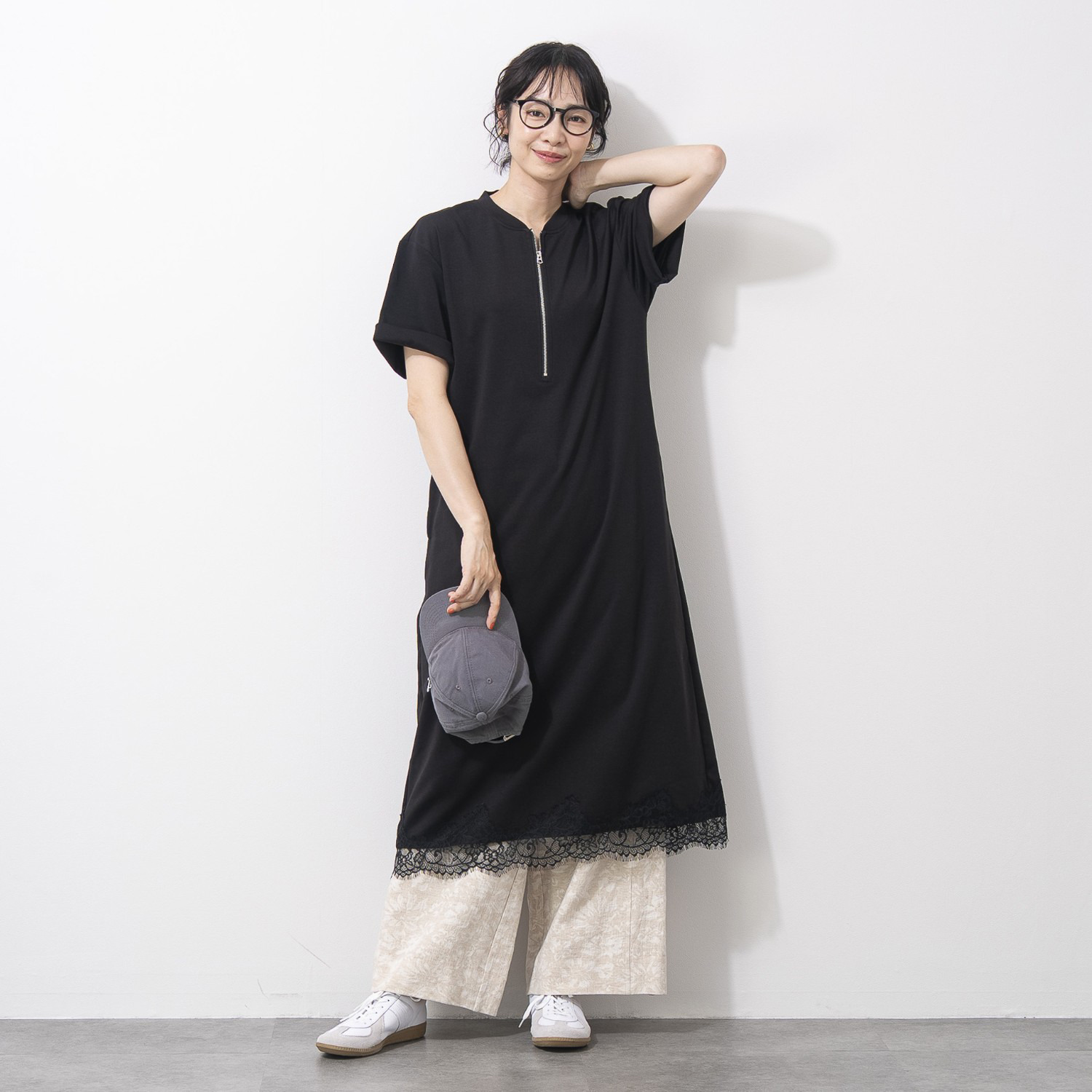 オン　ザ　エッジ フロントジップがきらり ボディに風通る 接触冷感が気持ちいい 裾レースワンピース