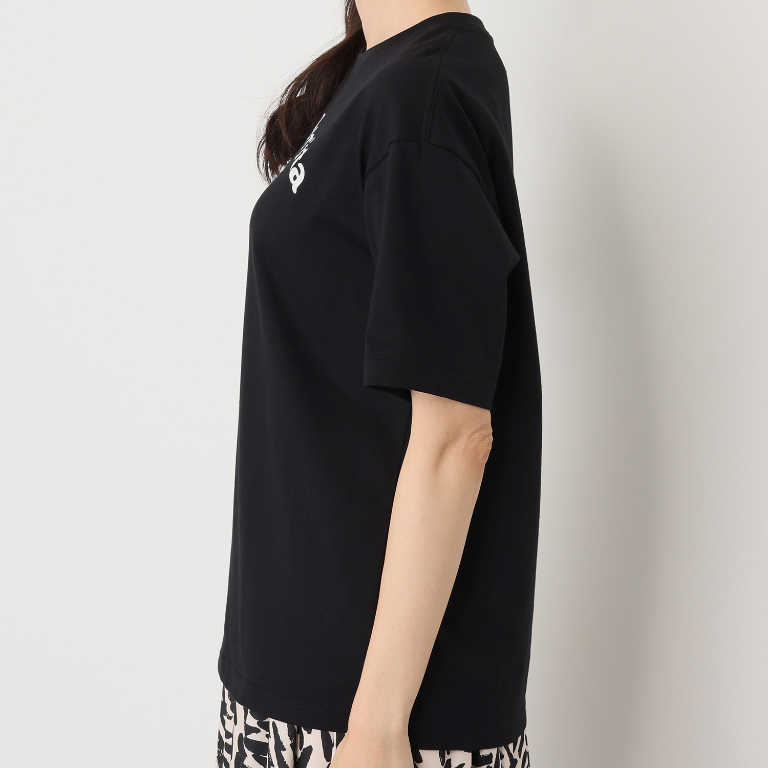 ラソエヌサーティスリー ディグリーズ ロゴプリントＴシャツ