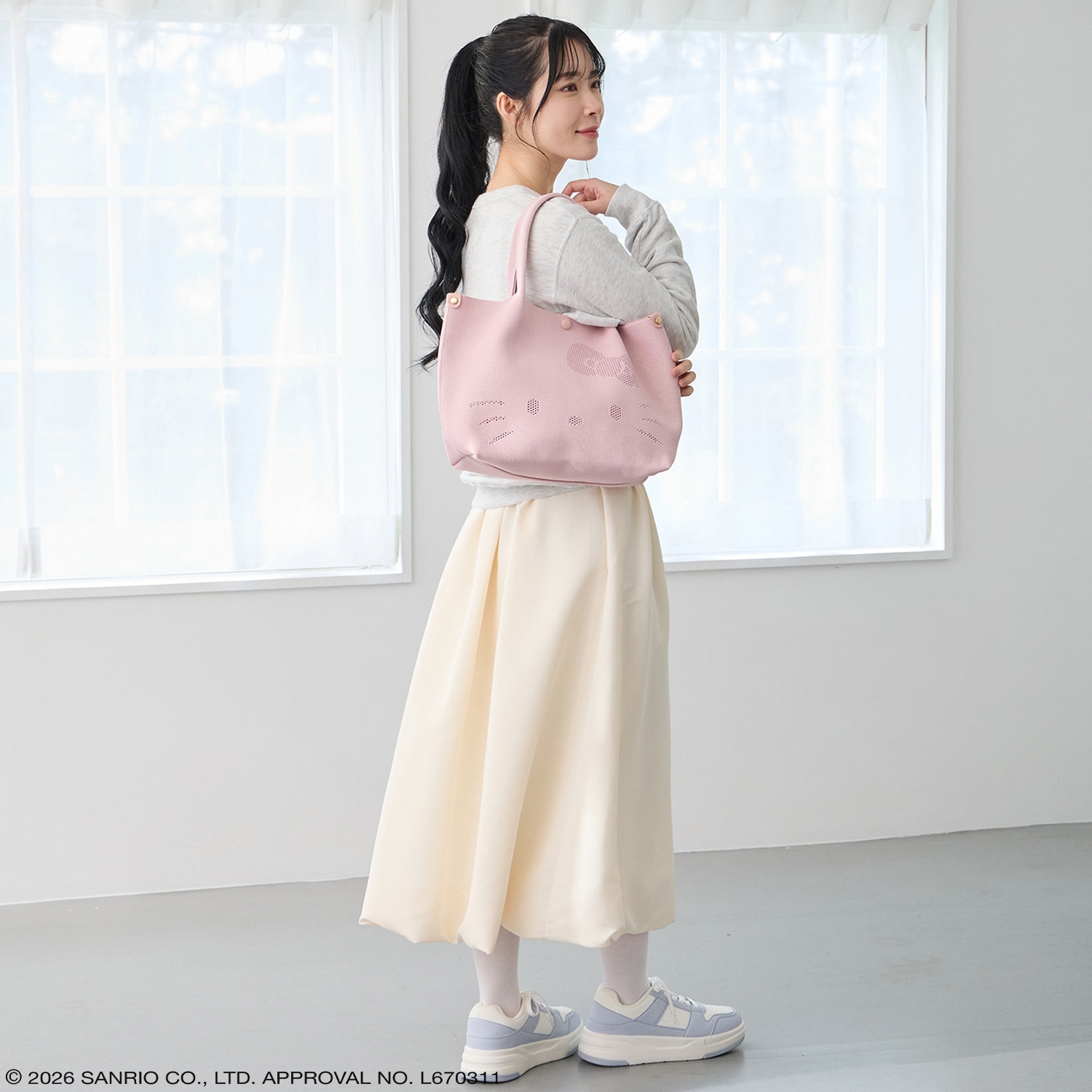 ルートート× サンリオキャラクター メタリックニット トートバッグ “ルフル”