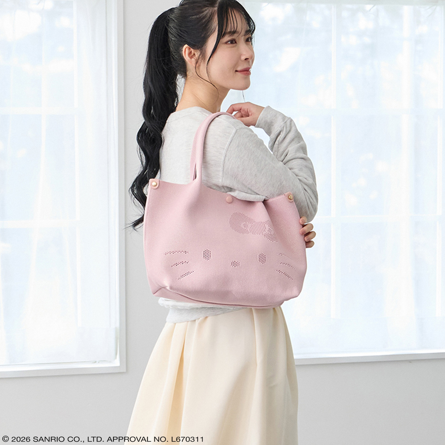 ルートート× サンリオキャラクター メタリックニット トートバッグ “ルフル”