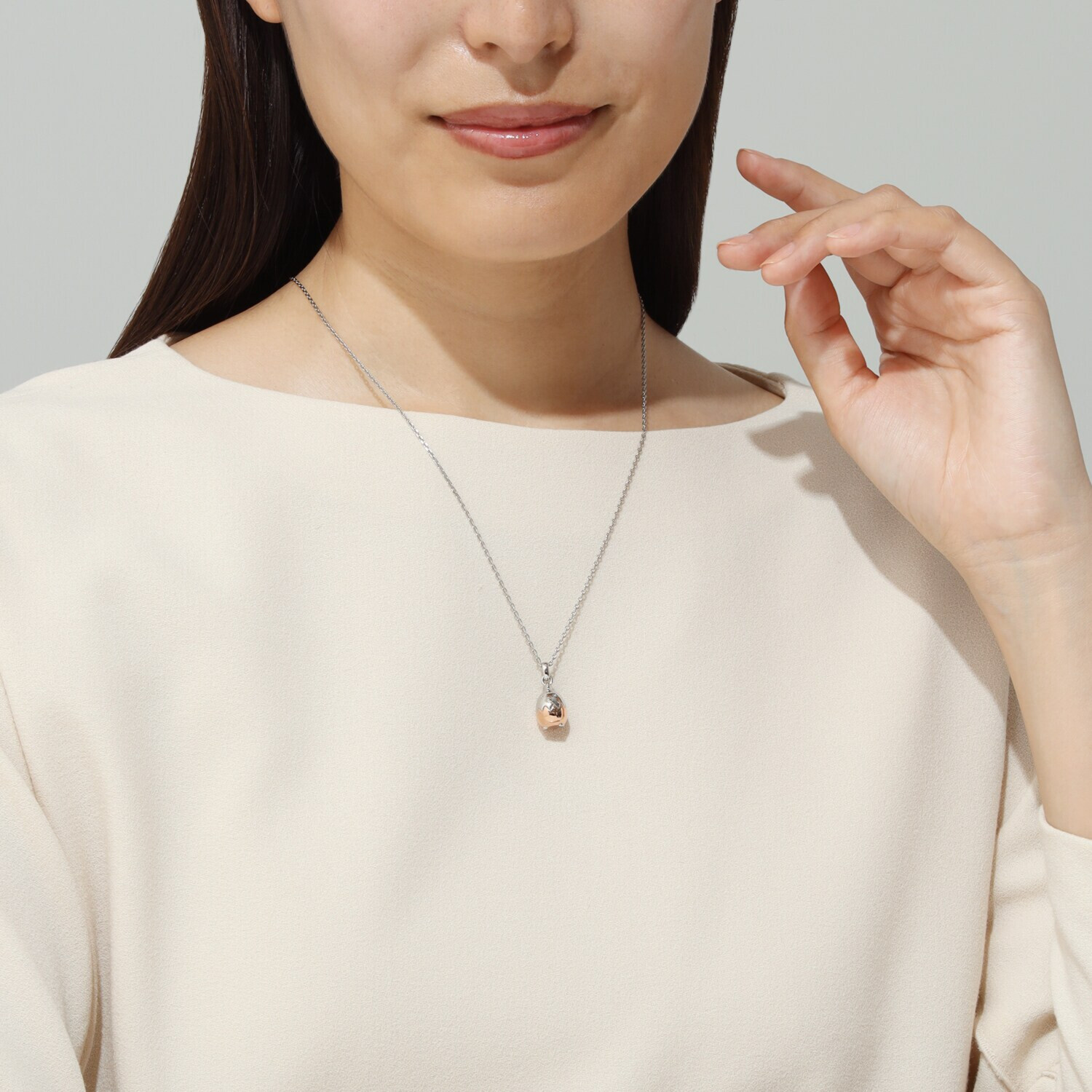 デルークス サージカルステンレス ひよこモティーフ ペンダント