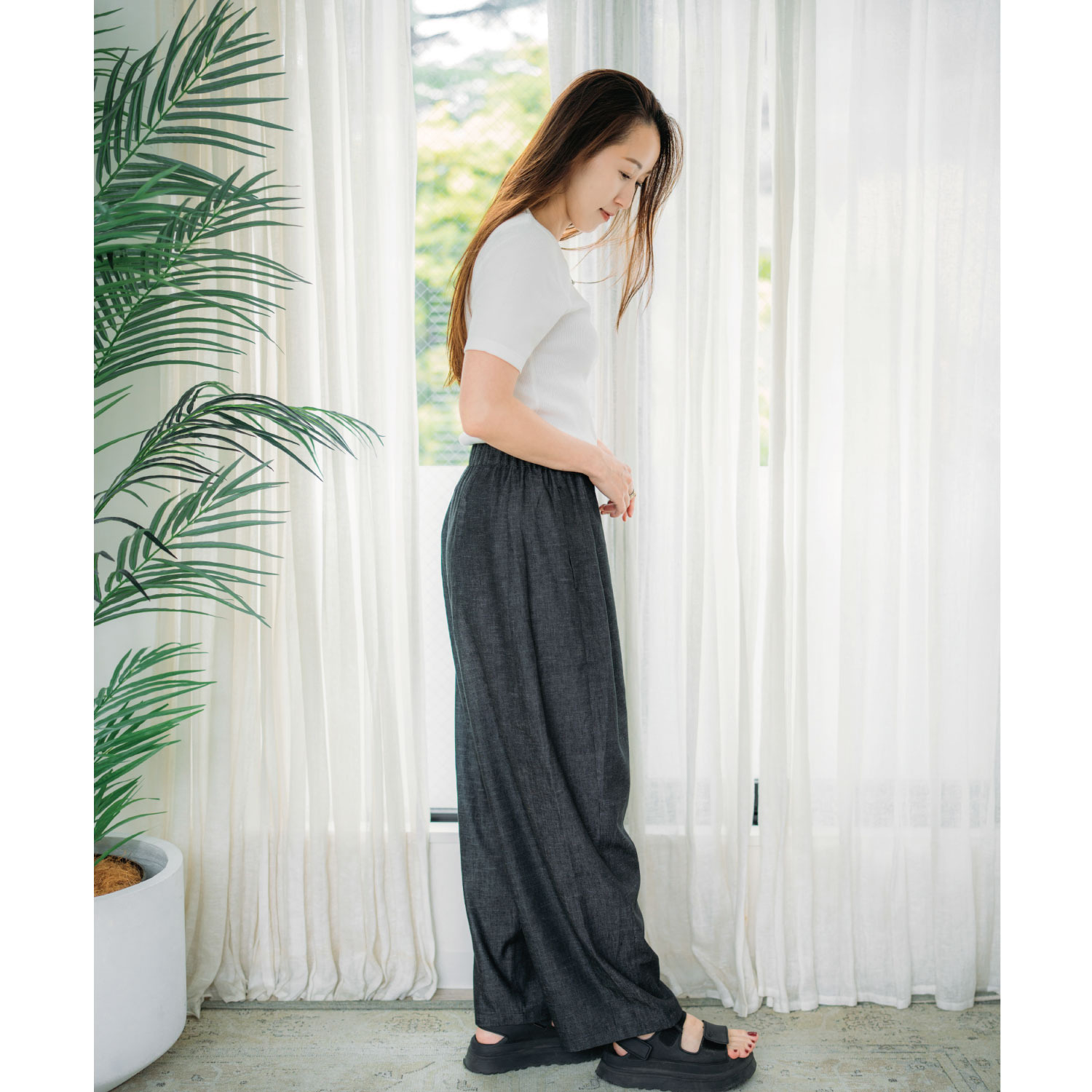ヘ・エラ 夏の涼やか カーヴィパンツ