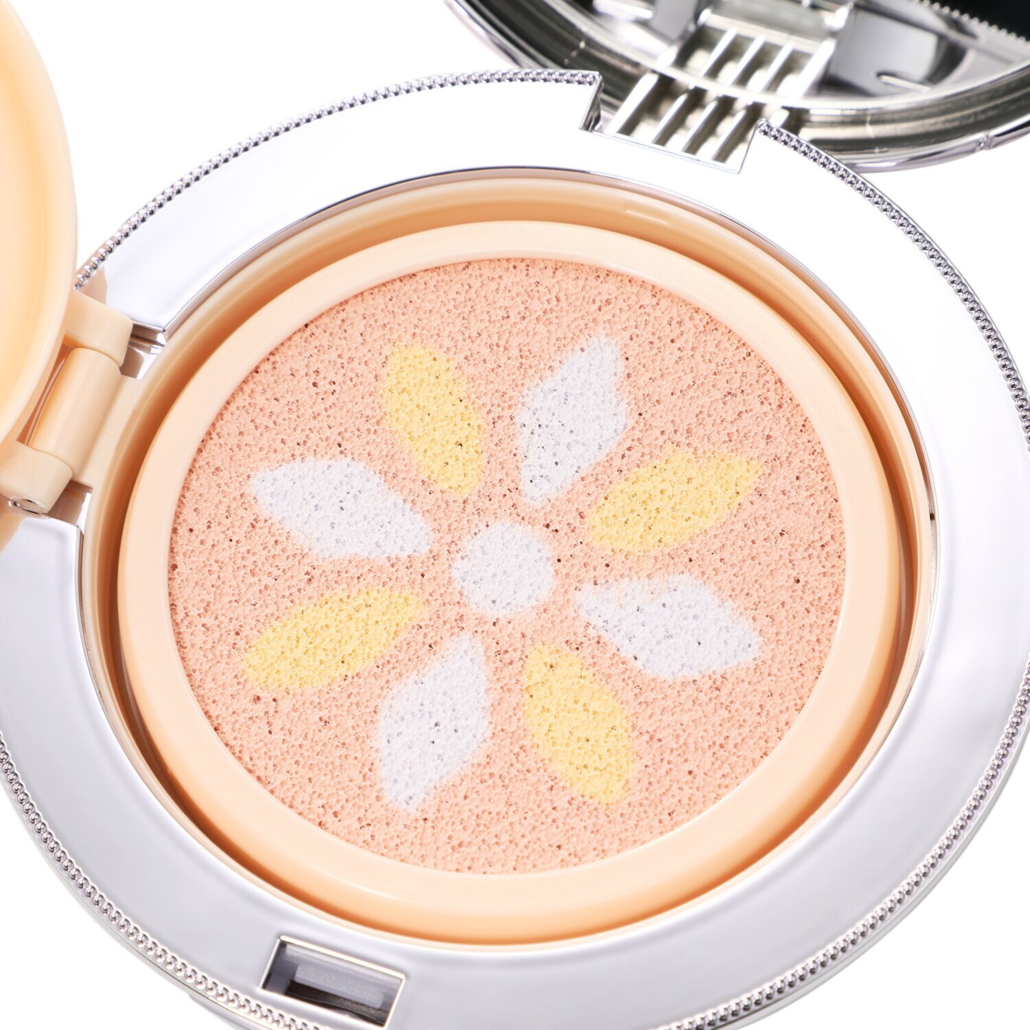 ザ　フェイスショップ 独自のカラーバランス採用 メイク効果で透明感と ツヤ美肌を演出！ イェファダム ブライトアップクッション ＤＸ ２個分特別セット
