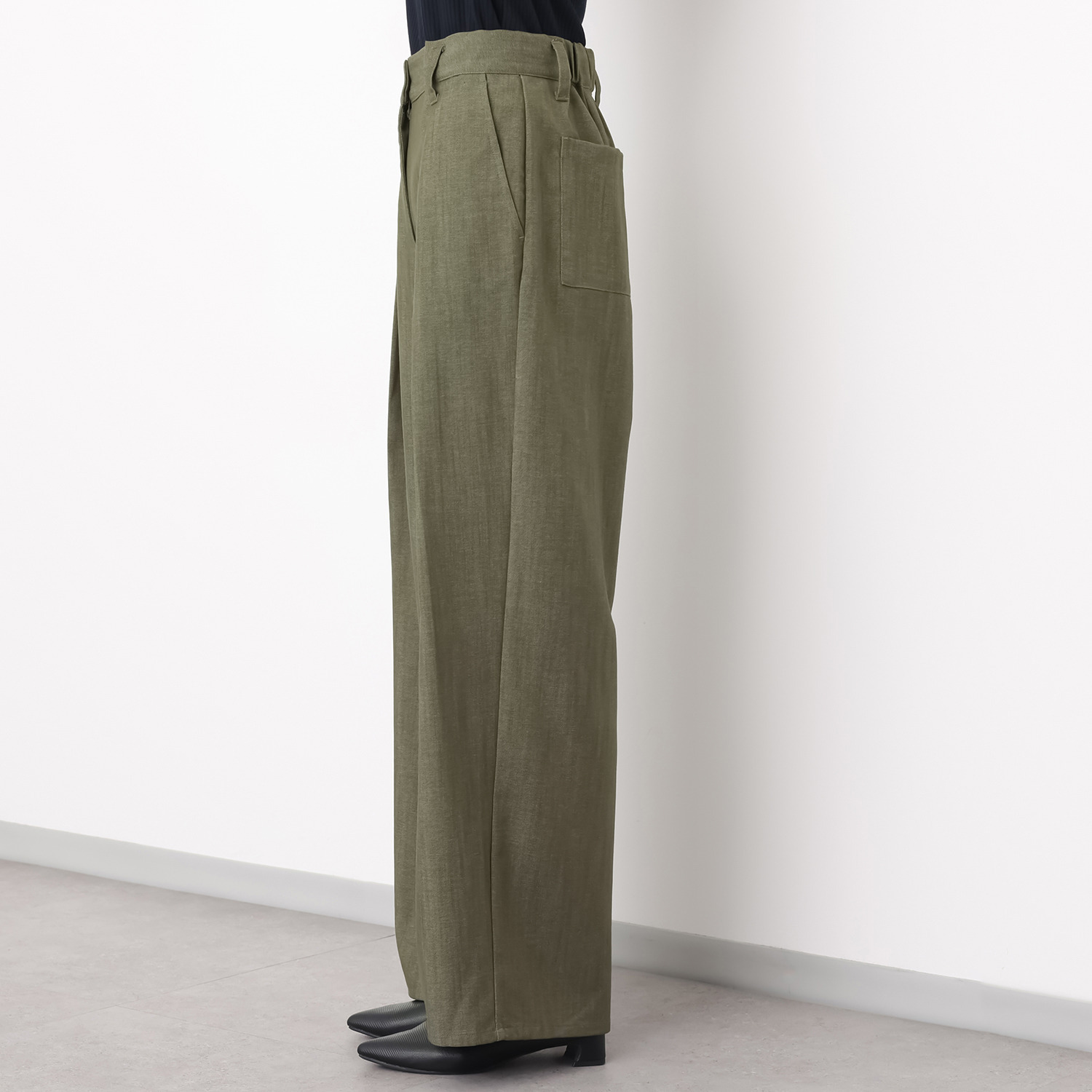 アンドスピカ ストレッチツイル タックパンツ