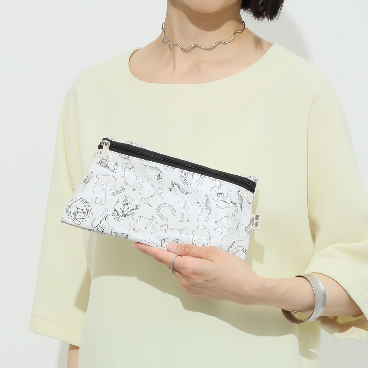 老舗ヤマト屋 超軽量・洗える！ ポリカーボネイト薄合皮 防災ポーチ “ギャロップシリーズ”