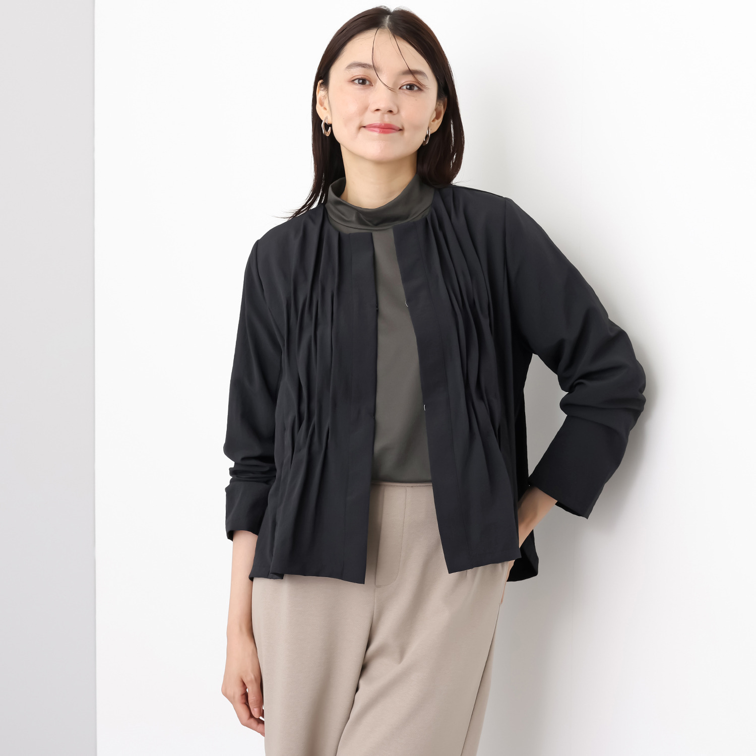 ヤエアジュテ 丁寧なディテールが嬉しい 品格とおしゃれをまとう ライトショートジャケット