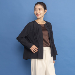ヤエアジュテ 丁寧なディテールが嬉しい 品格とおしゃれをまとう ライトショートジャケット