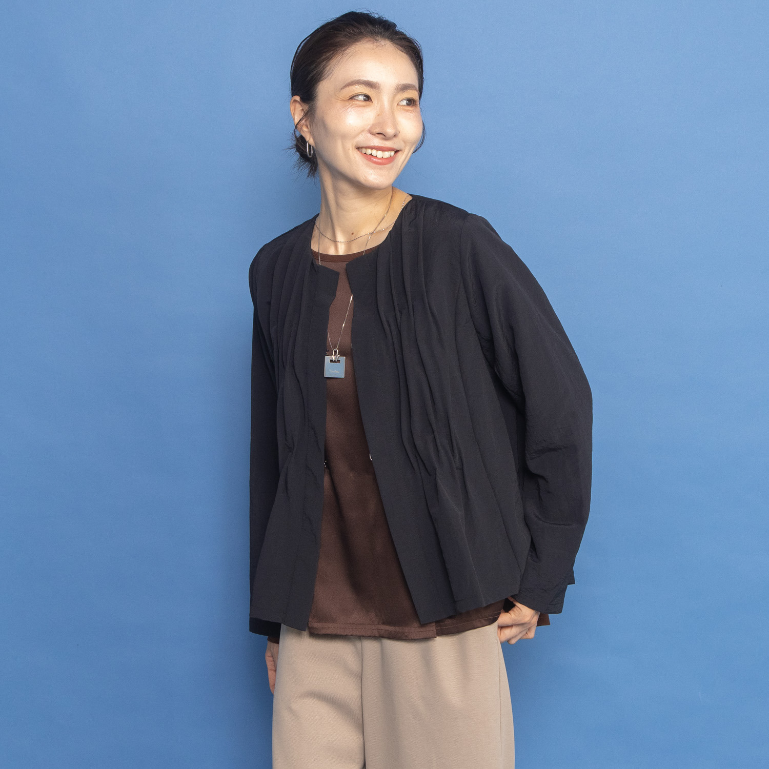 ヤエアジュテ 丁寧なディテールが嬉しい 品格とおしゃれをまとう ライトショートジャケット
