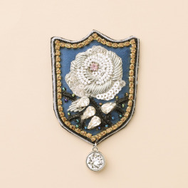 ラジュー 手刺しゅう 薔薇の紋章 マグネットブローチ