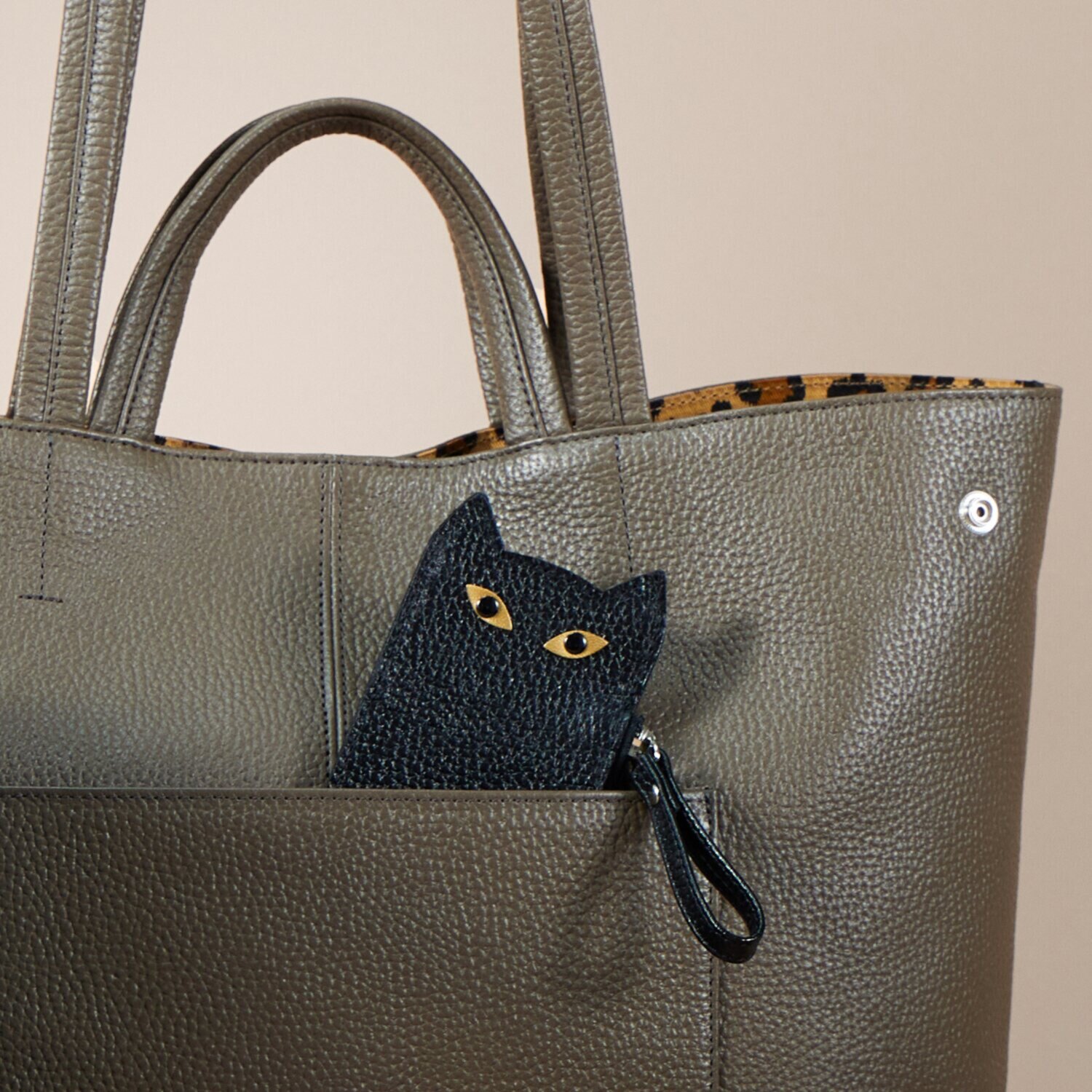 タマミ　ワタナベ 牛革型押し フラグメントケース “おりがみキャット”