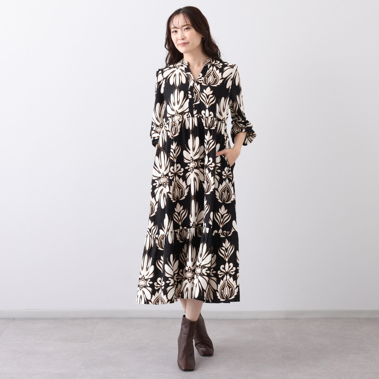 ブルーコレクション 一枚で決まる モダンボタニカル キーネック ティアードワンピース