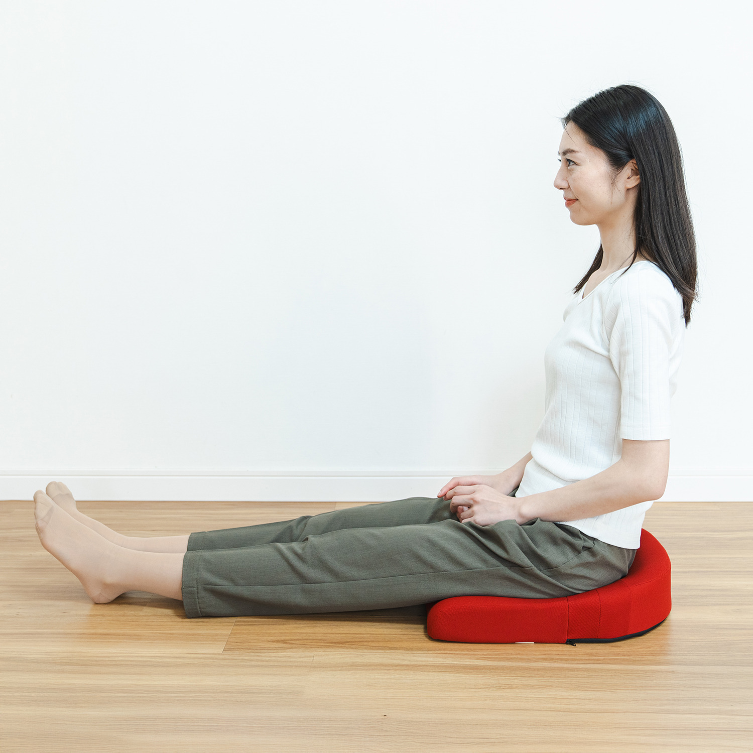 体圧分散性に優れた 立体形状 正しい姿勢で 座りやすい構造 スポッとクッションα