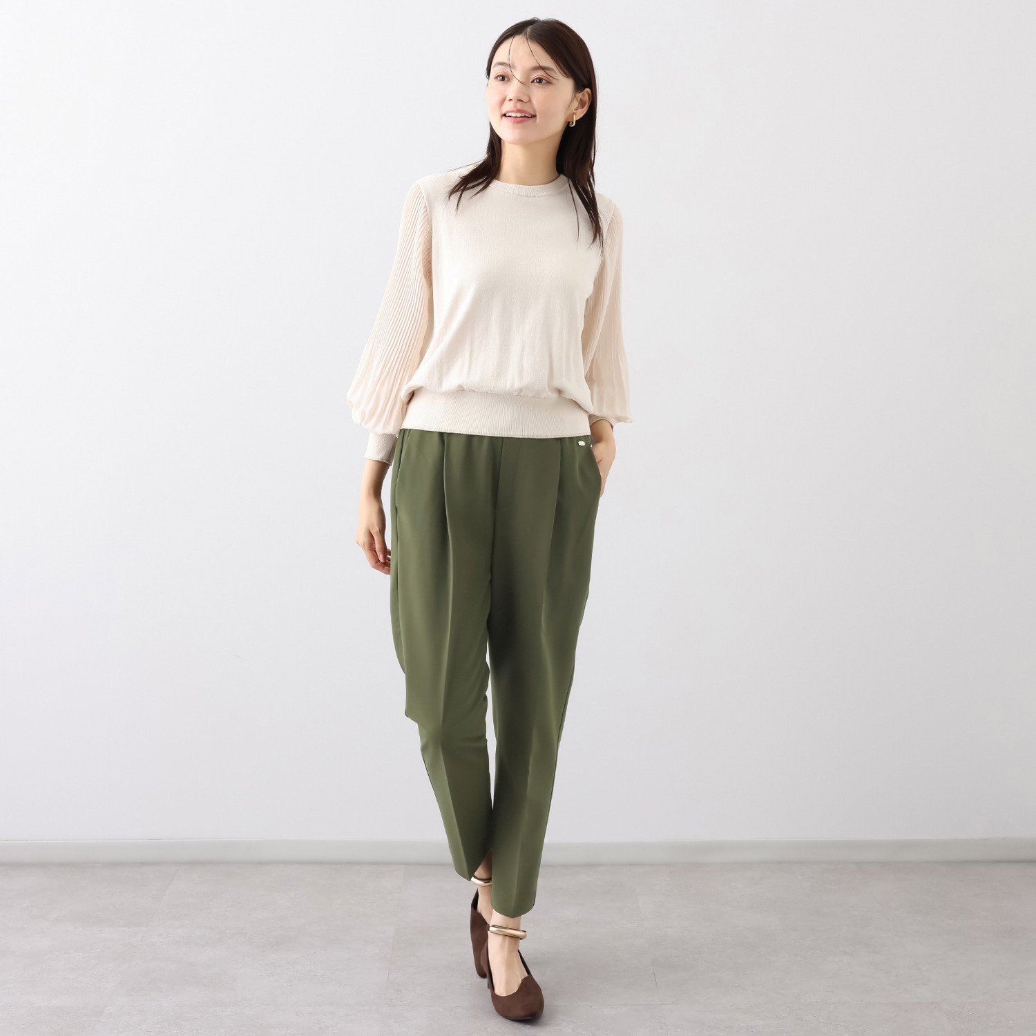 メイクビー 女性目線で作った 楽できれい 美脚テーパードパンツ