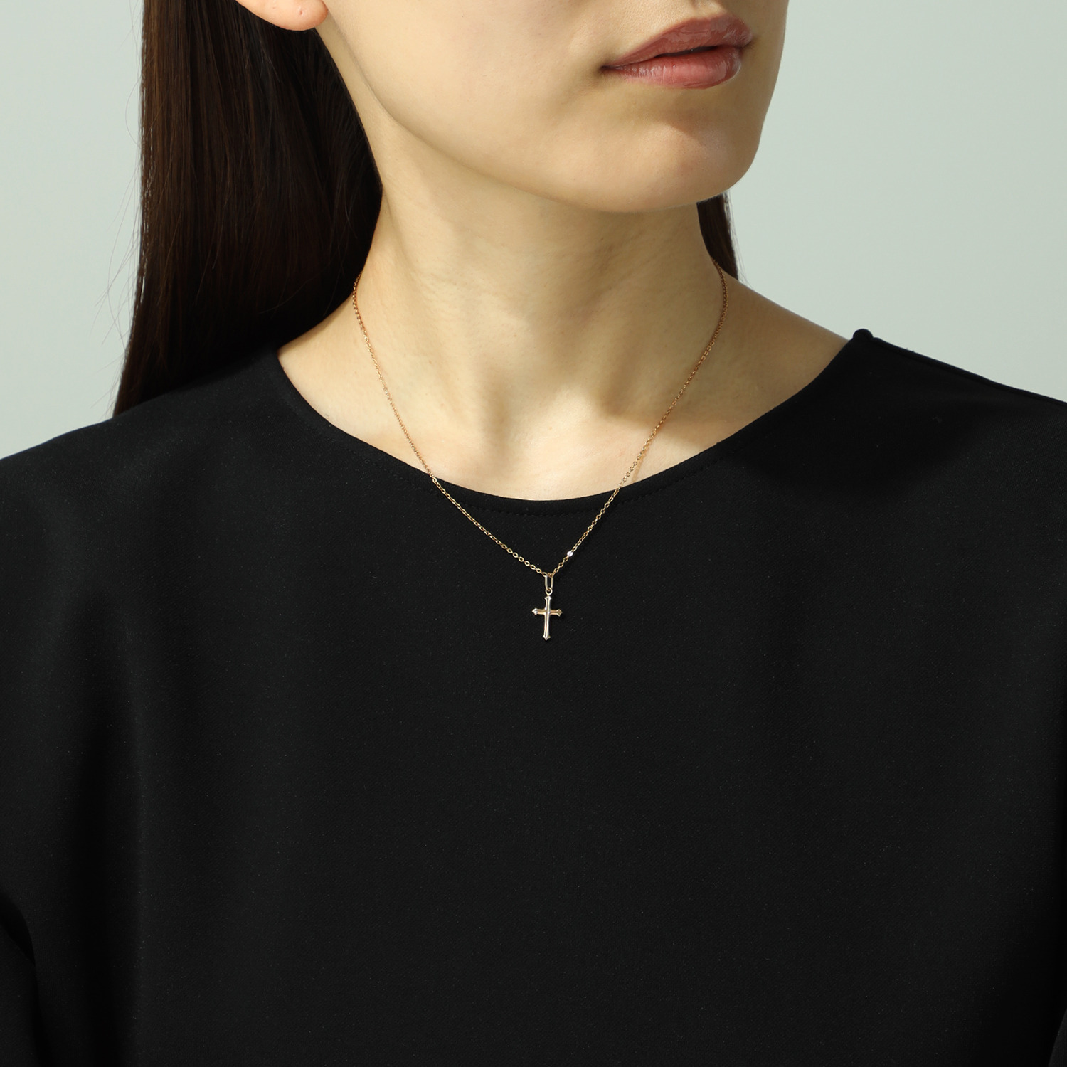 エムイー・ブリランテ 繊細を極めた輝き １８Ｋ＆ステンレス クロスペンダント