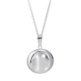エムイー・ブリランテ 白い光輪を胸元に ...