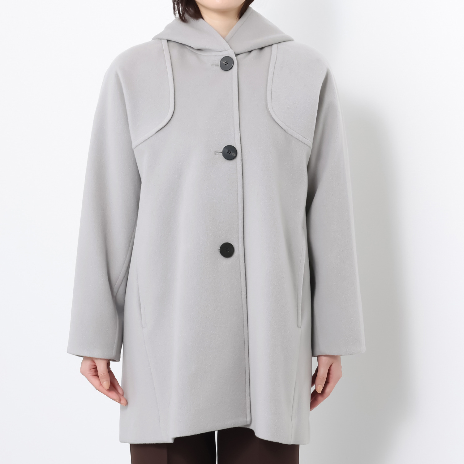 元町ゼラール ラグジュアリーの極み！ 内モンゴルアルバス産 ホワイトカシミヤ１００％ ミドル丈ダッフルコート