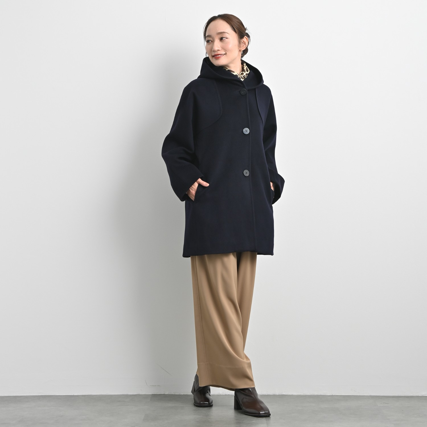 元町ゼラール ラグジュアリーの極み！ 内モンゴルアルバス産 ホワイトカシミヤ１００％ ミドル丈ダッフルコート