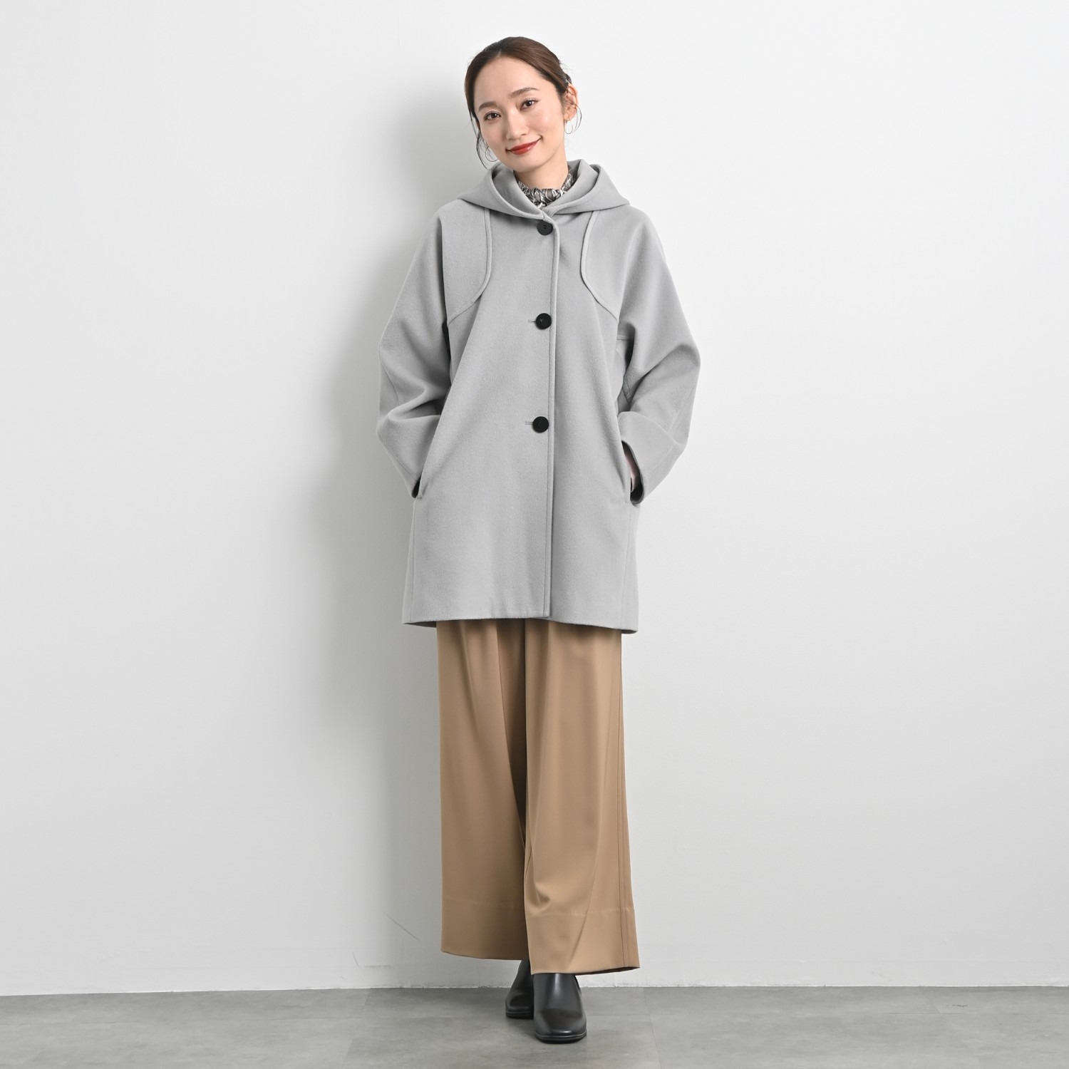 元町ゼラール ラグジュアリーの極み！ 内モンゴルアルバス産 ホワイトカシミヤ１００％ ミドル丈ダッフルコート
