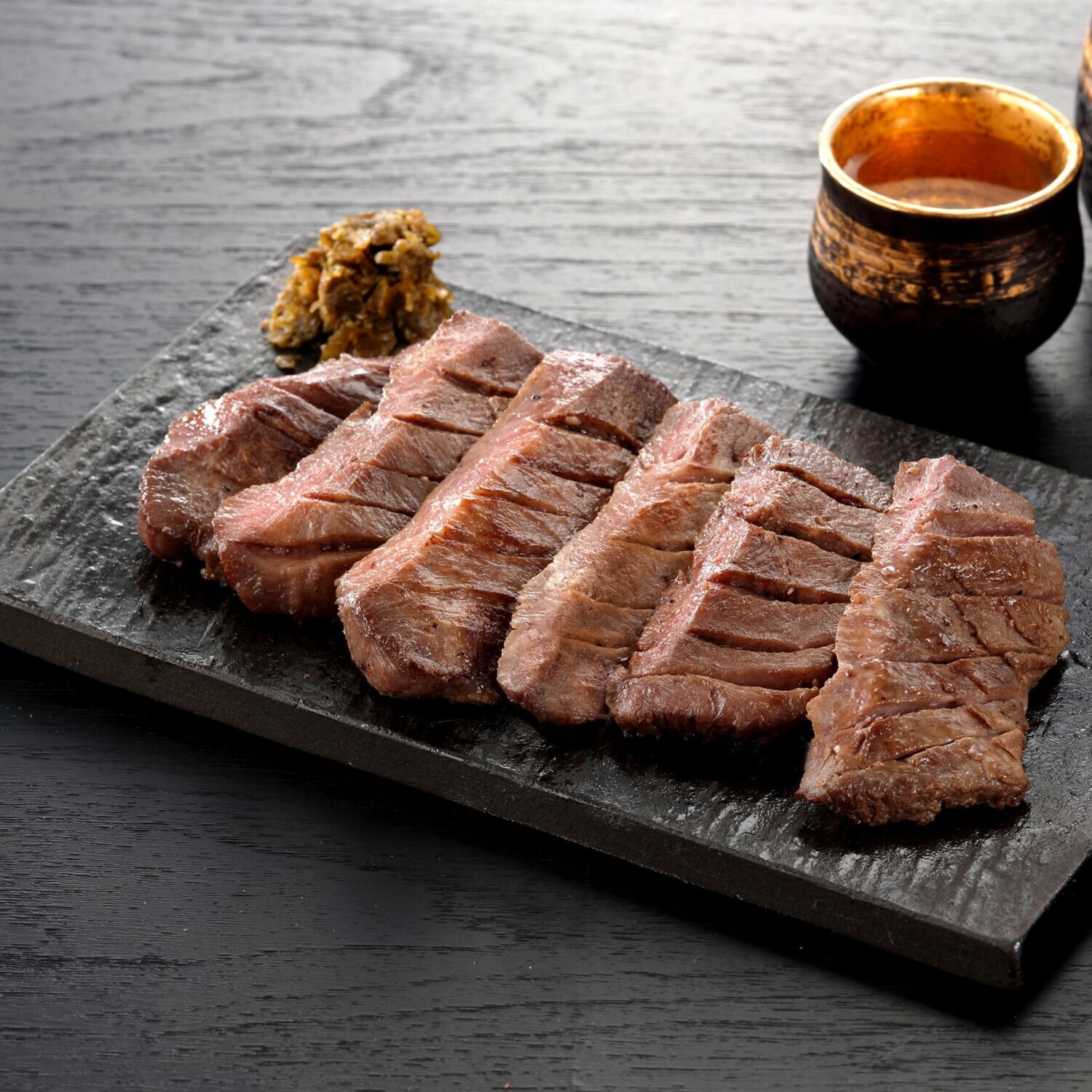 吉田精肉店 手切り仕上げ！ やわらか熟成厚切り牛タン