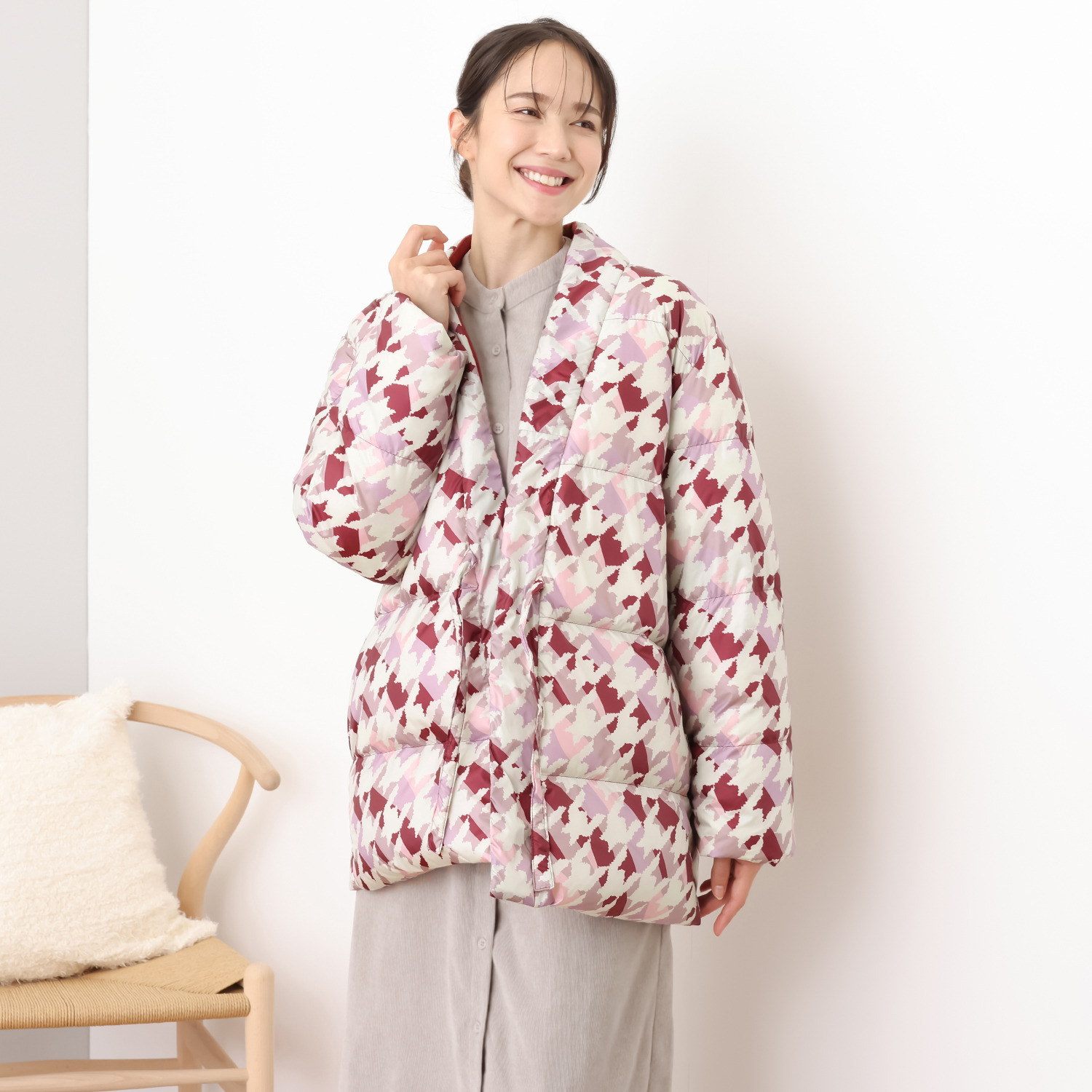 モリリン 高級羽毛を贅沢に使用 軽くてあったか！ ホワイトダックダウン 羽毛ハンテン ＜Ｍ〜Ｌ、ＸＬ＞
