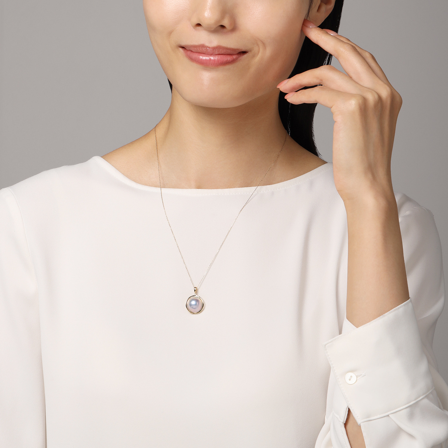 グロッシーマベパール １８Ｋ 奄美大島産マベパール フレームデザイン ペンダントトップ ＜ラウンド＞