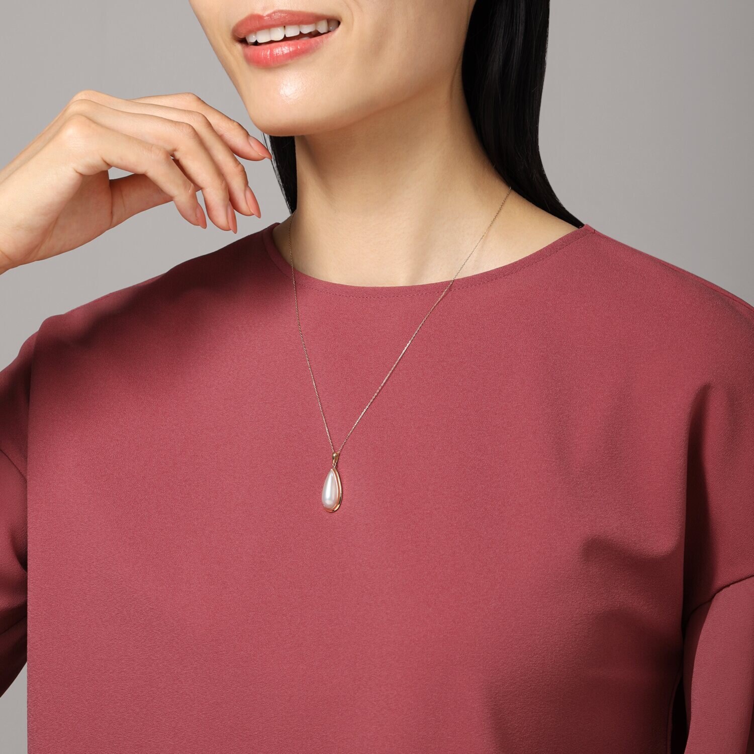 グロッシーマベパール １８Ｋ 奄美大島産マベパール フレームデザイン ペンダントトップ ＜ドロップ＞
