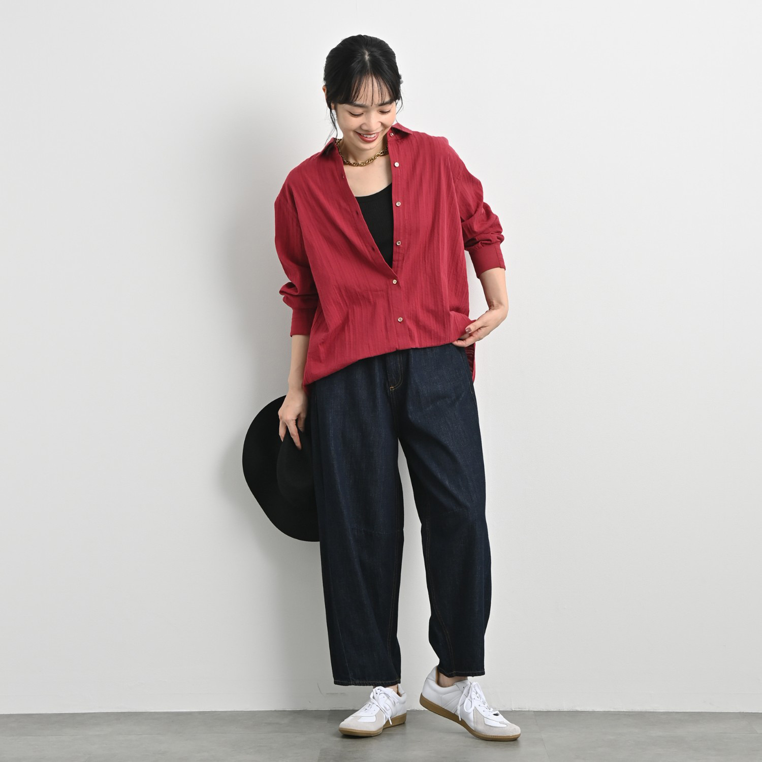 オン　ザ　エッジ コットン１００％ ジャガード織 肌離れが気持ち良い バックボタンシルエット 長袖シャツ