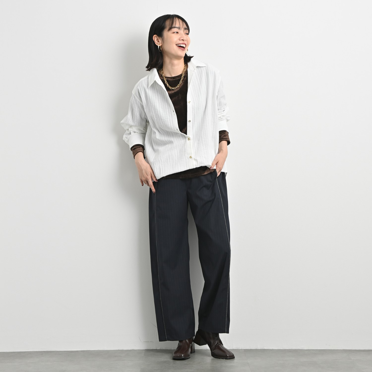 オン　ザ　エッジ コットン１００％ ジャガード織 肌離れが気持ち良い バックボタンシルエット 長袖シャツ