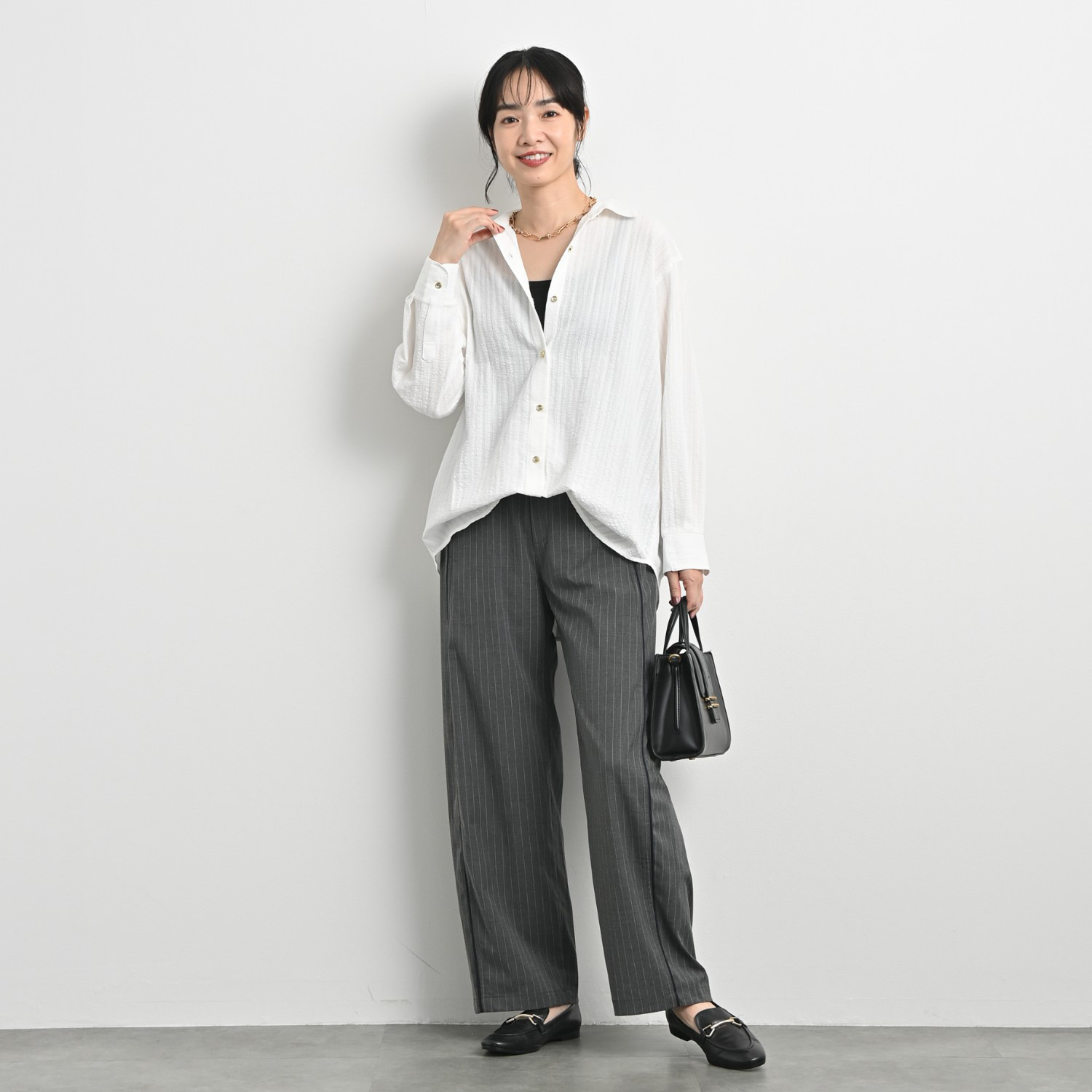 オン　ザ　エッジ コットン１００％ ジャガード織 肌離れが気持ち良い バックボタンシルエット 長袖シャツ