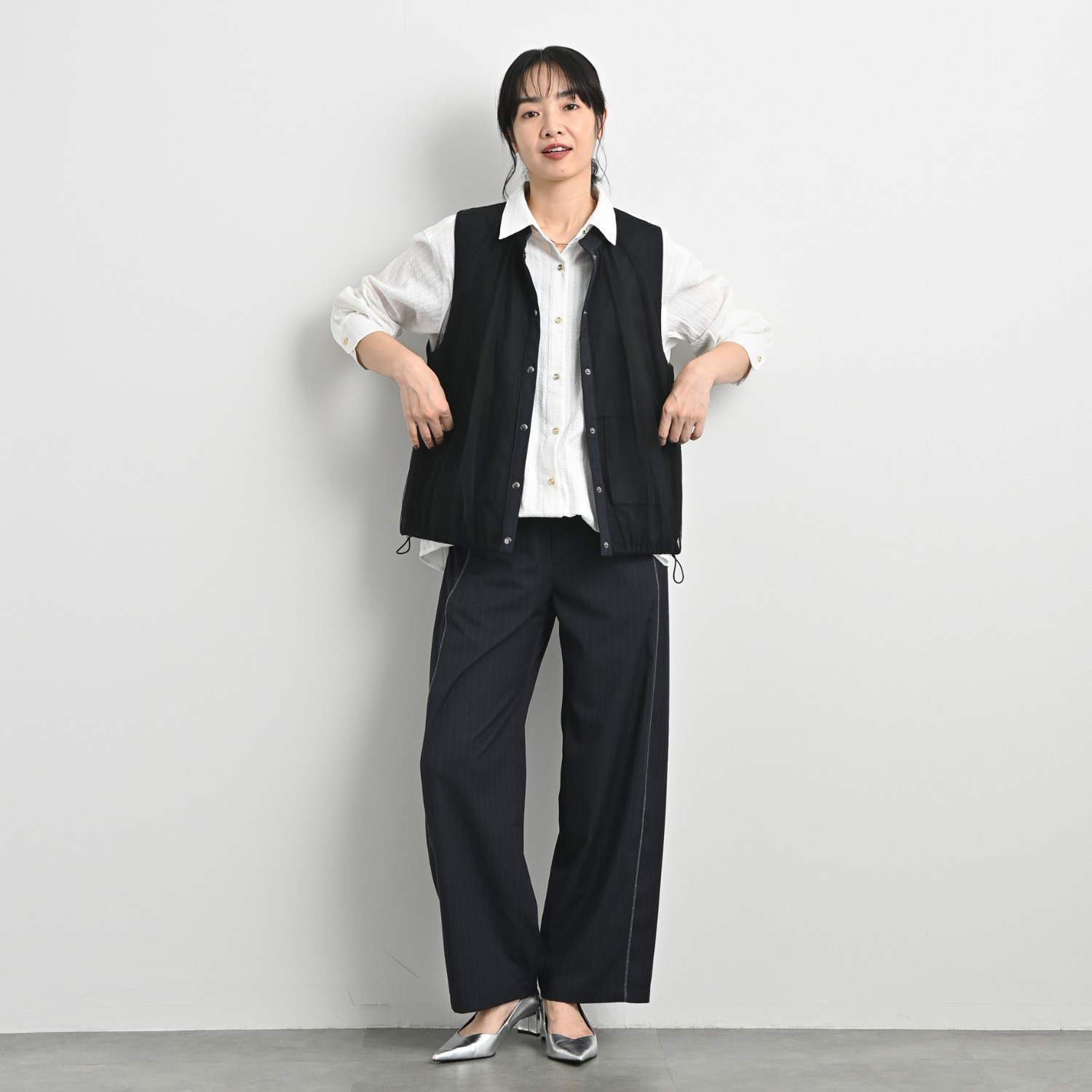 オン　ザ　エッジ コットン１００％ ジャガード織 肌離れが気持ち良い バックボタンシルエット 長袖シャツ