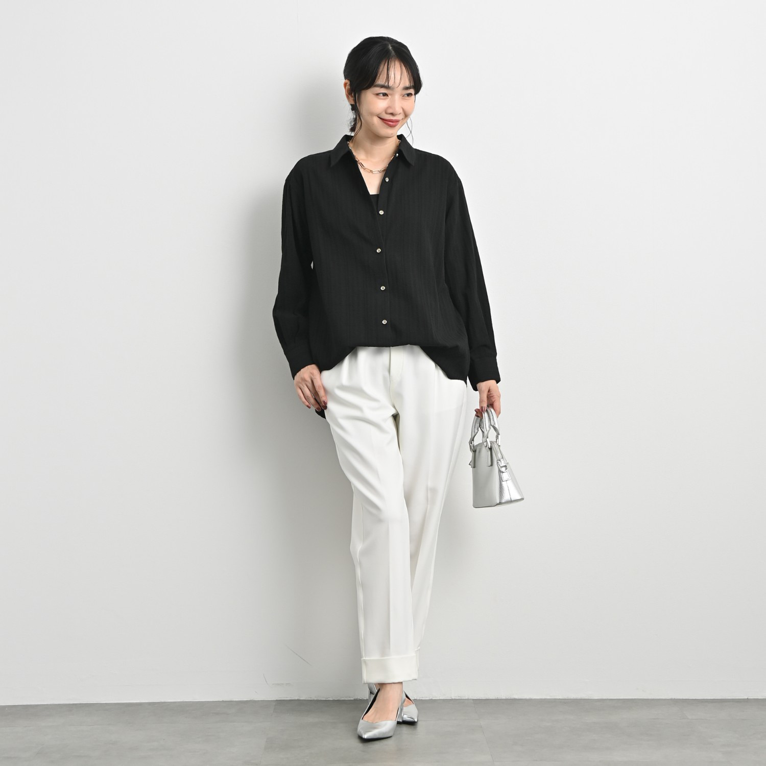 オン　ザ　エッジ コットン１００％ ジャガード織 肌離れが気持ち良い バックボタンシルエット 長袖シャツ
