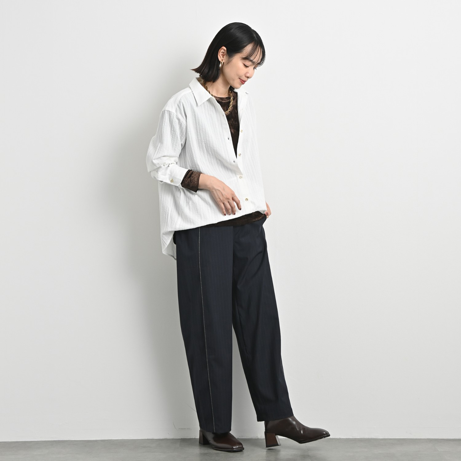 オン　ザ　エッジ 切り替えパインピングで スタイルアップ見え ピンストライプ カーブパンツ