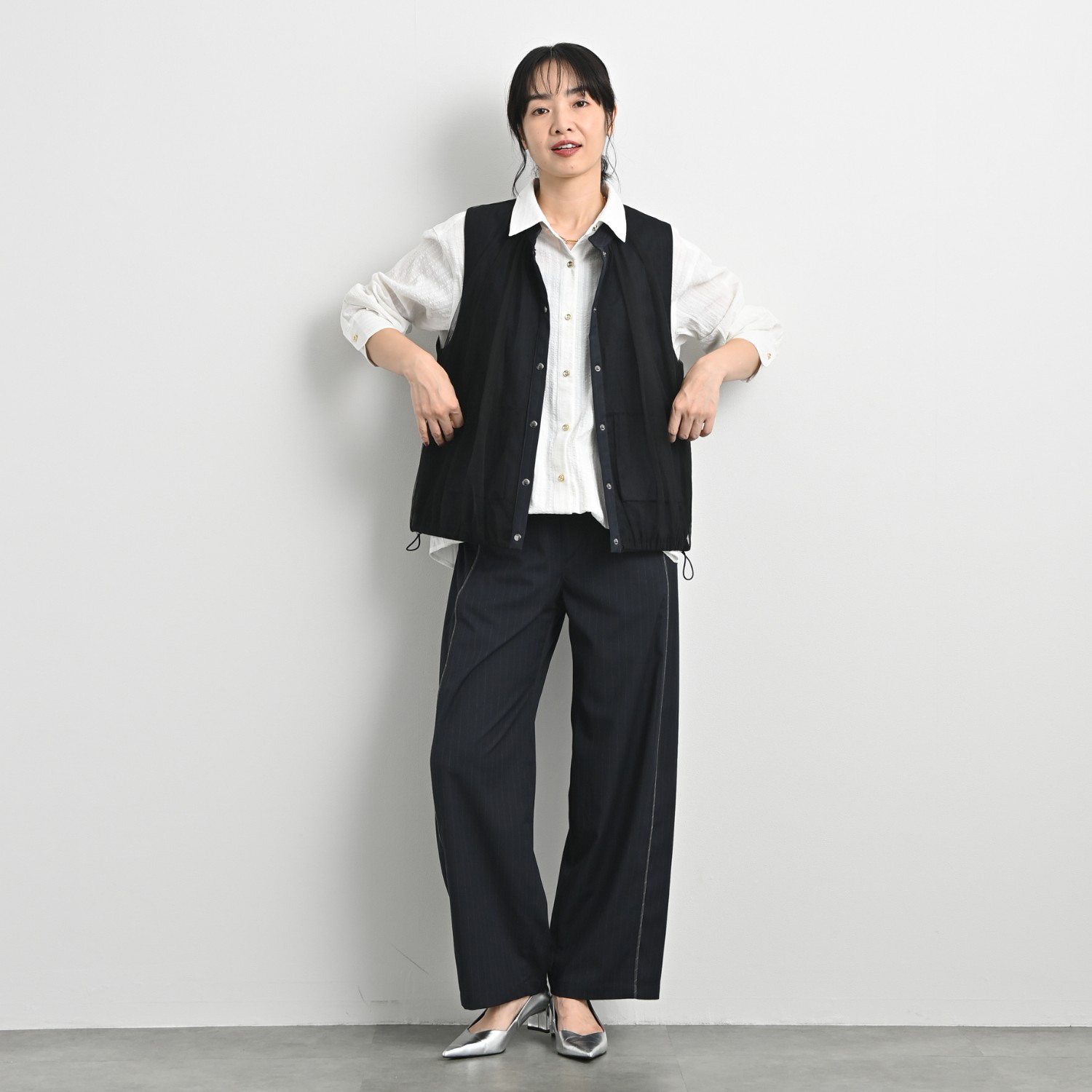 オン　ザ　エッジ 切り替えパインピングで スタイルアップ見え ピンストライプ カーブパンツ