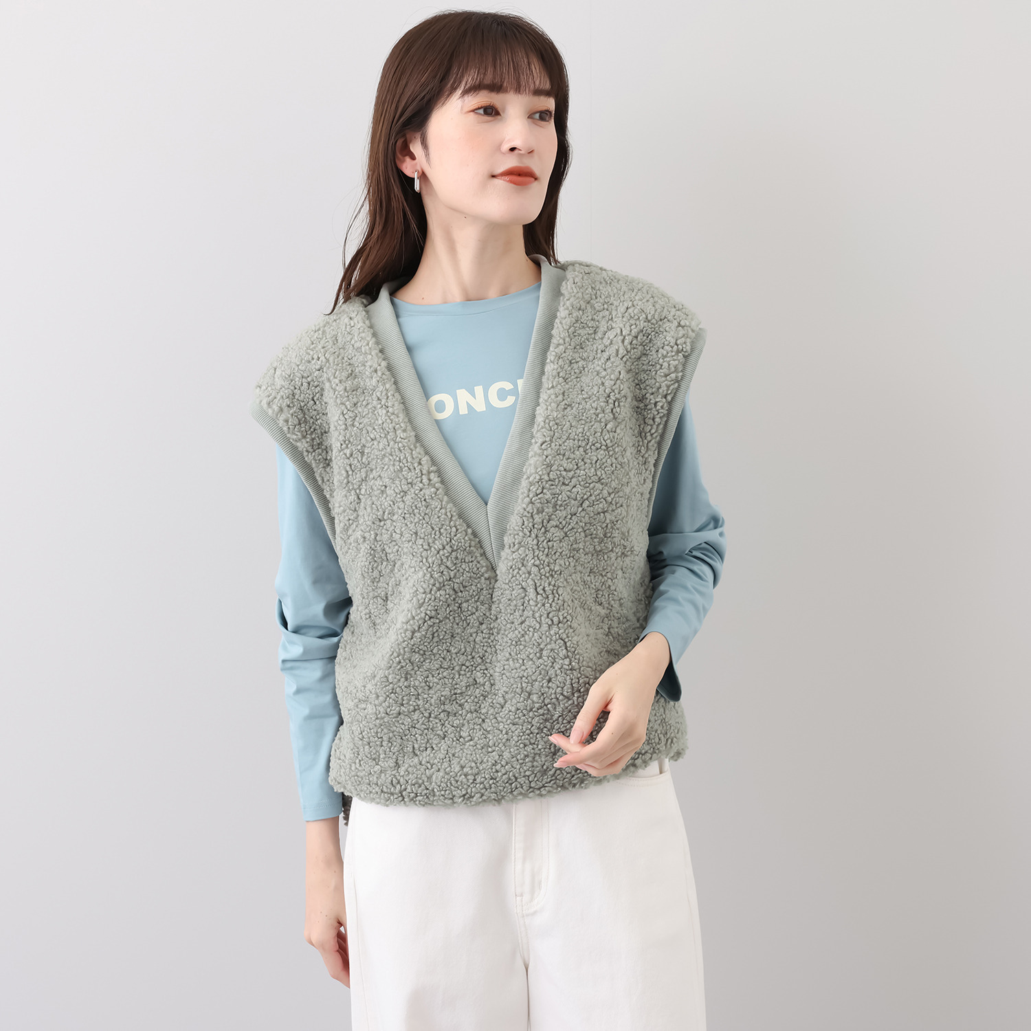 エクラージュ Ｖネック ボアベスト