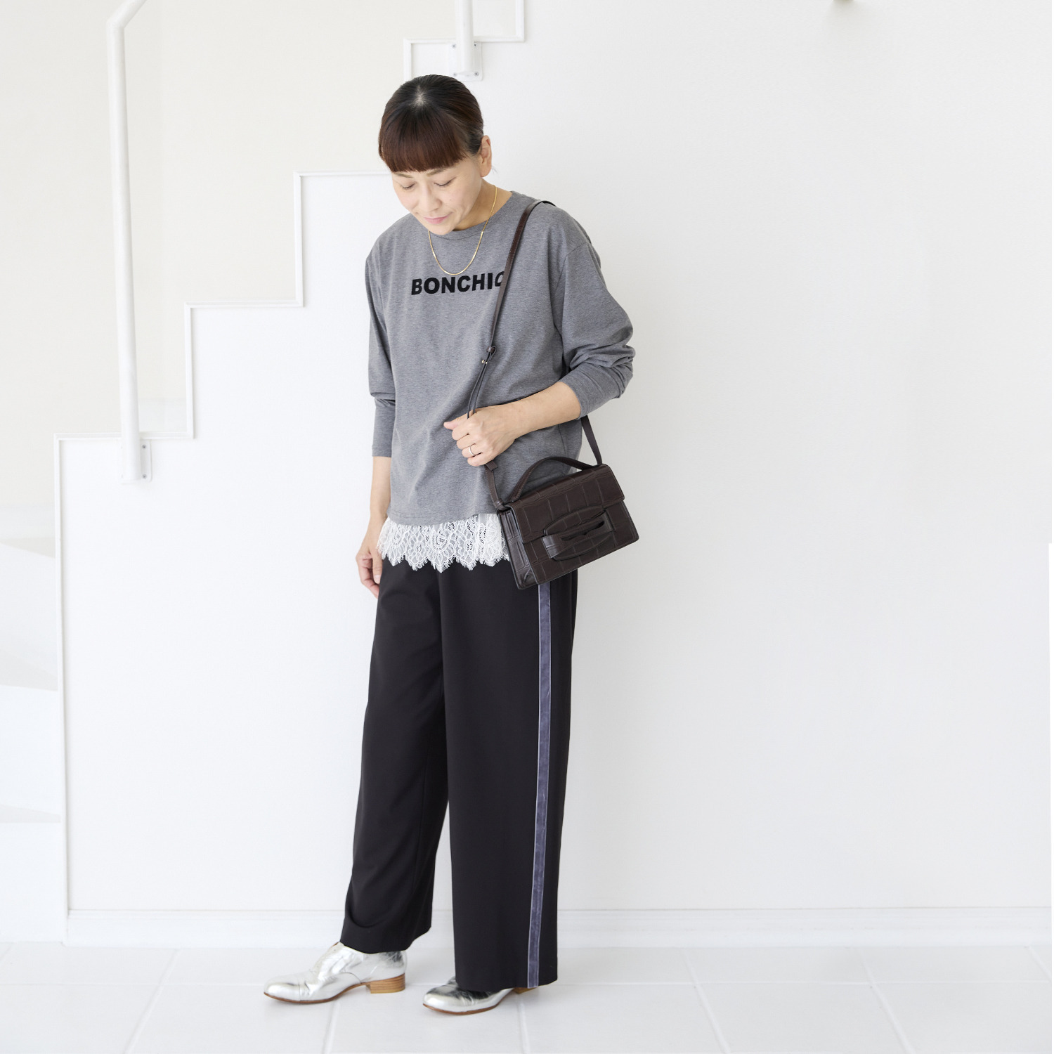 エクラージュ フロッキーロゴプリント ロングスリーブＴシャツ