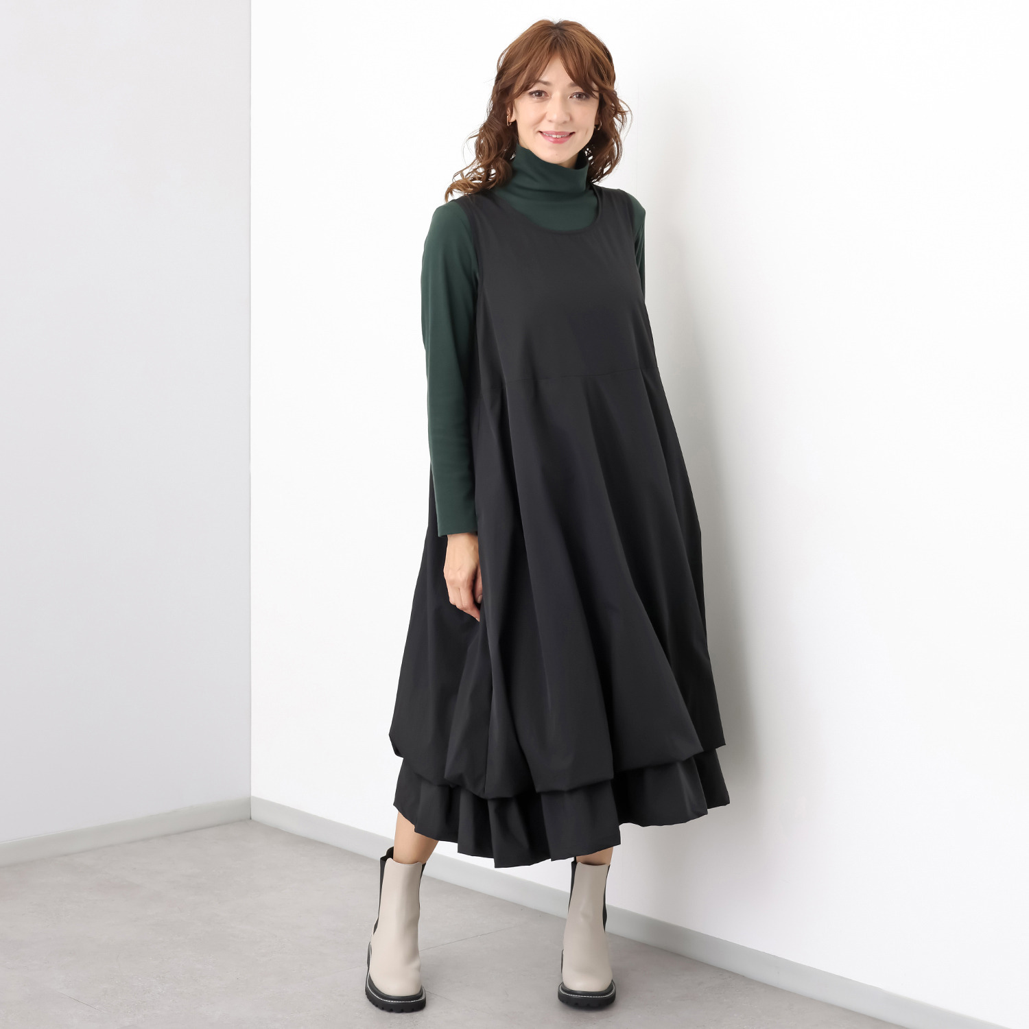 ベルポニー ストレッチ布帛 裾ギャザーデザイン Ａラインシルエット ノースリーブワンピース