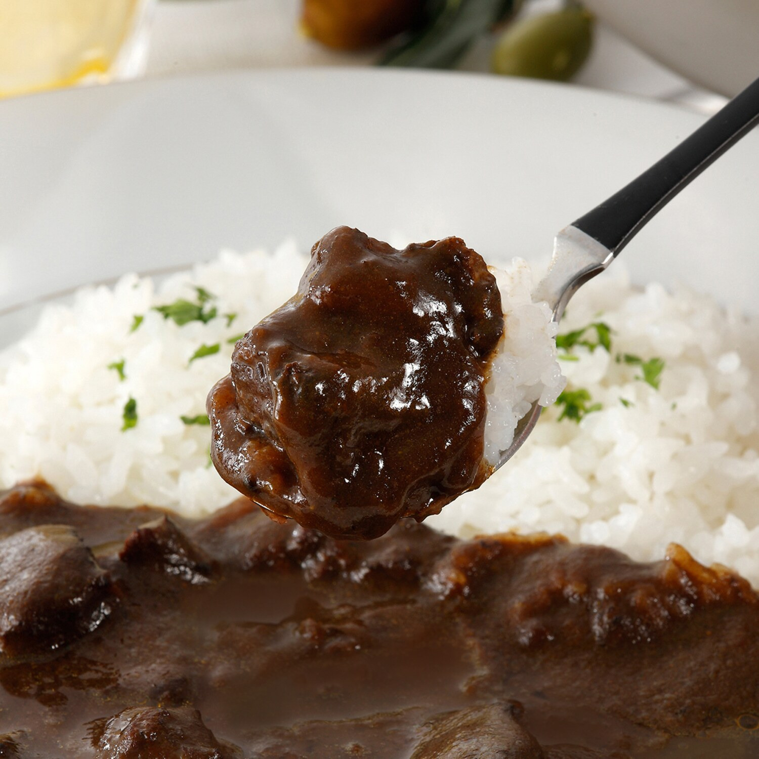 肉のササハラ 贅沢な味わい 国産銘柄黒毛和牛 オリーブ牛の牛すじカレー