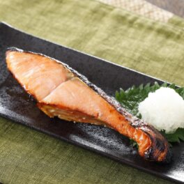 贅沢二段熟成仕込み！ 天然の銀鮭　塩糀漬け