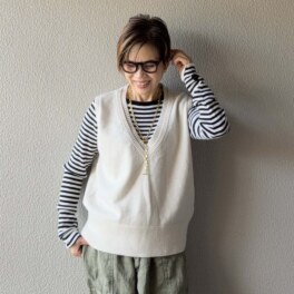 ラソエヌサーティスリー ディグリーズ レイヤードの主役 Ｖネックニットベスト
