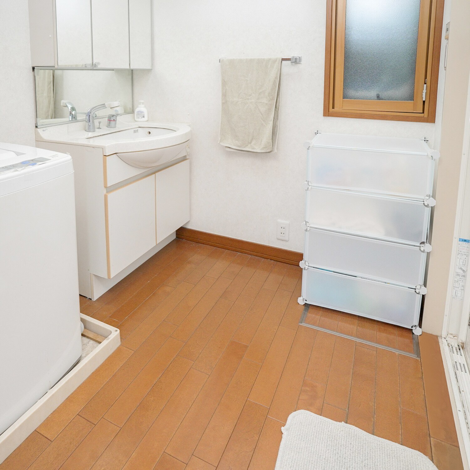 組み替え自由！ 工具不要で簡単組立 ＣＵＢＥＬＬＡＢＯＸ ４段扉付き収納ボックス