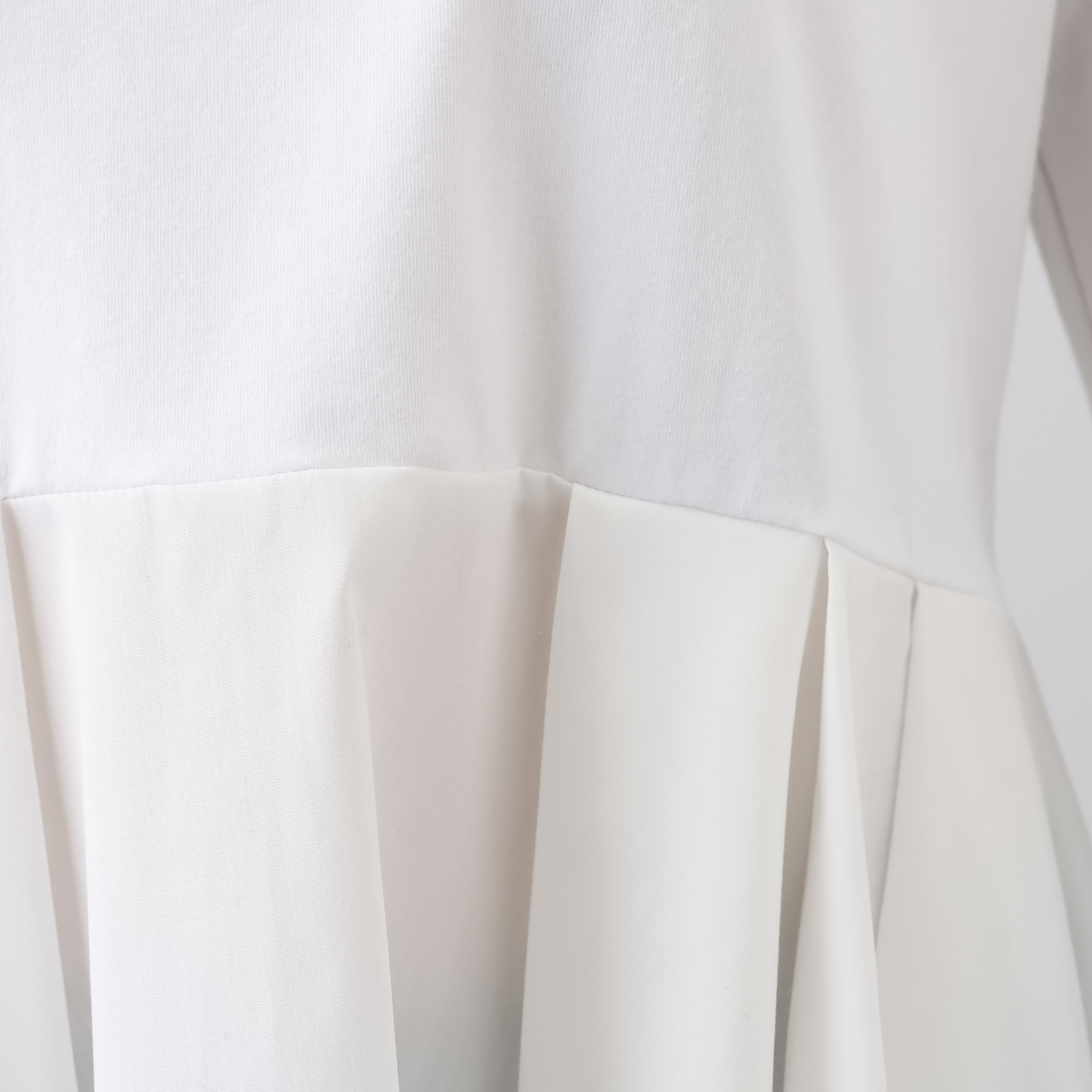 モン　エラン 旬のレイヤードスタイルが 即完成！ 裾切替ロングＴシャツ＆ スパンコールニットベスト セット