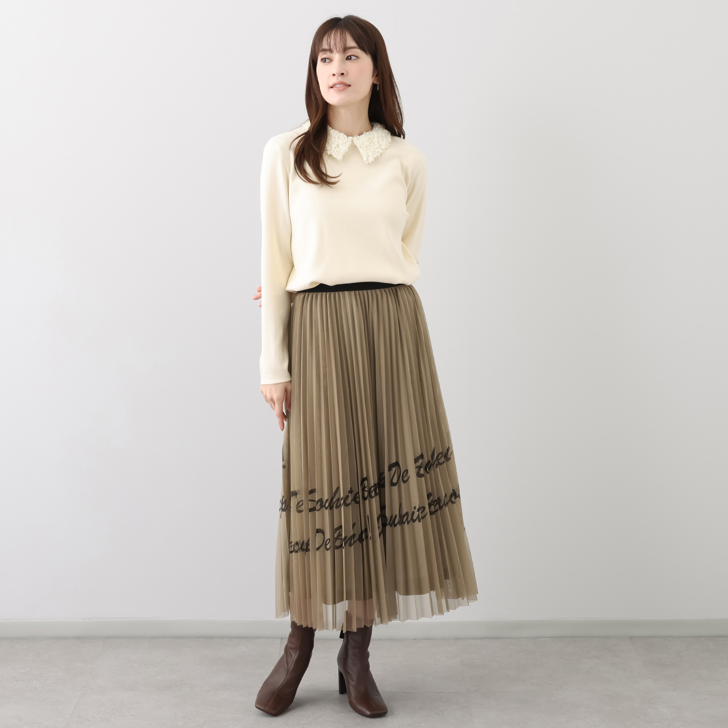 アペーナ シアープリーツ ロゴ入りスカート
