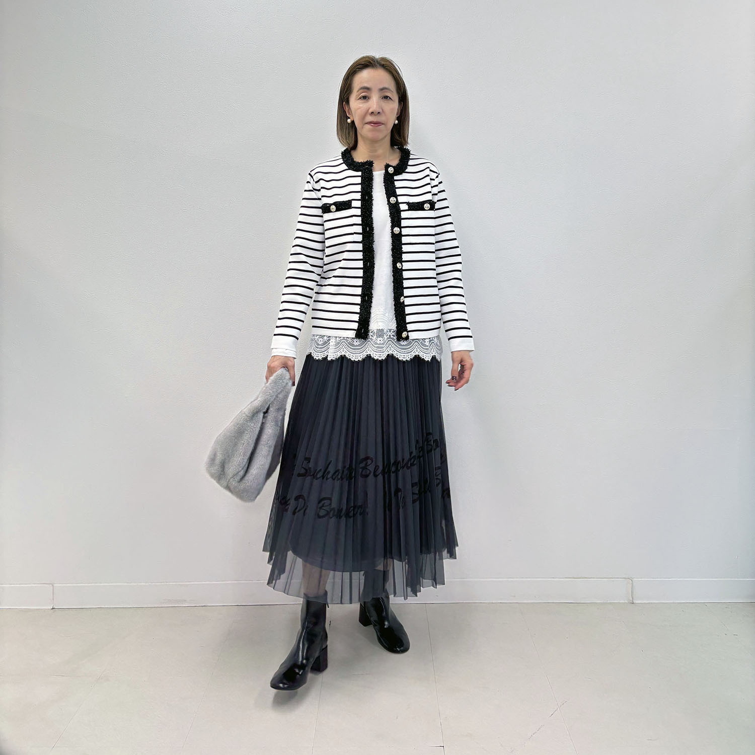 アペーナ シアープリーツ ロゴ入りスカート